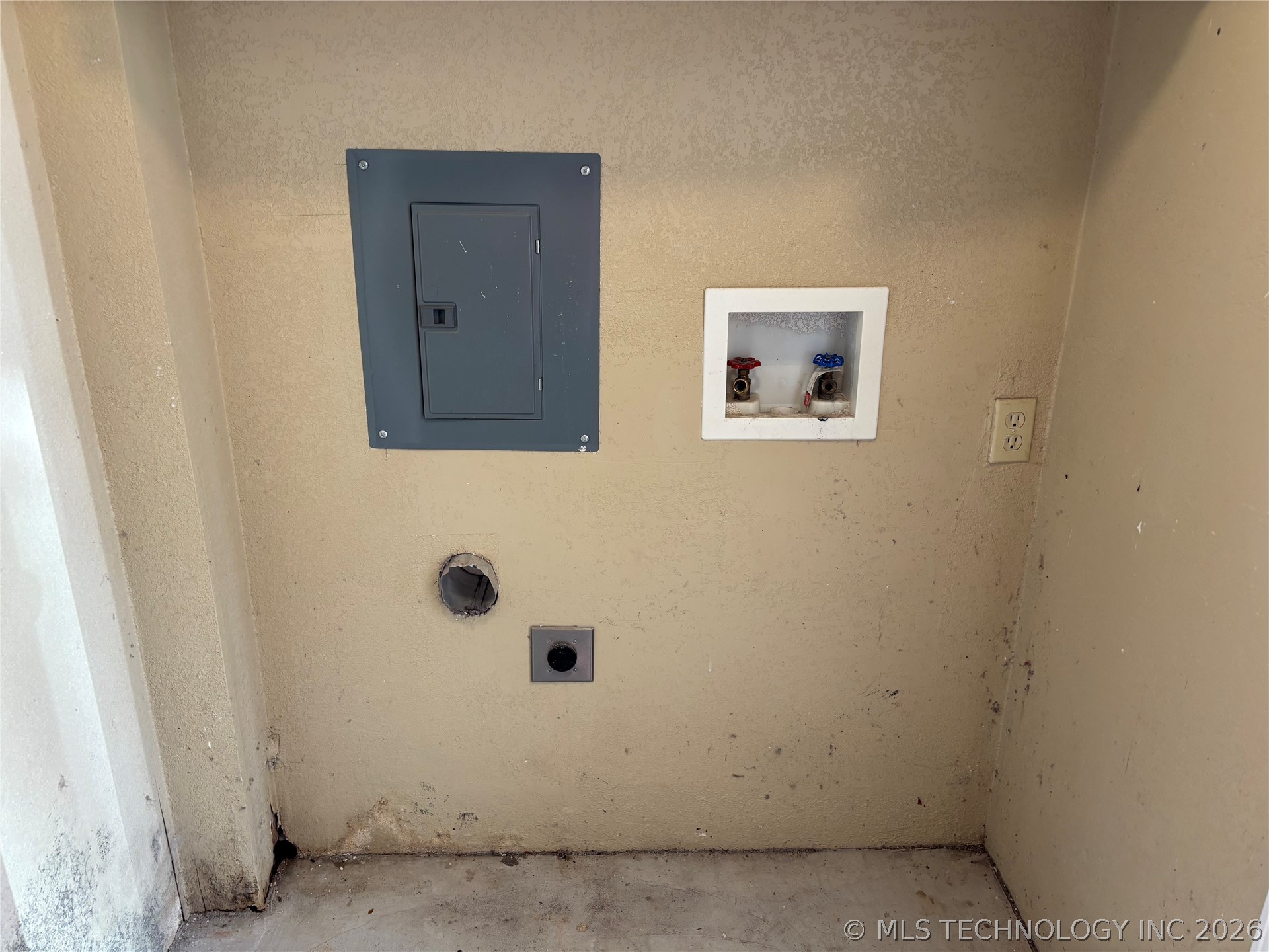 815 Campbell Street Property Photo 4