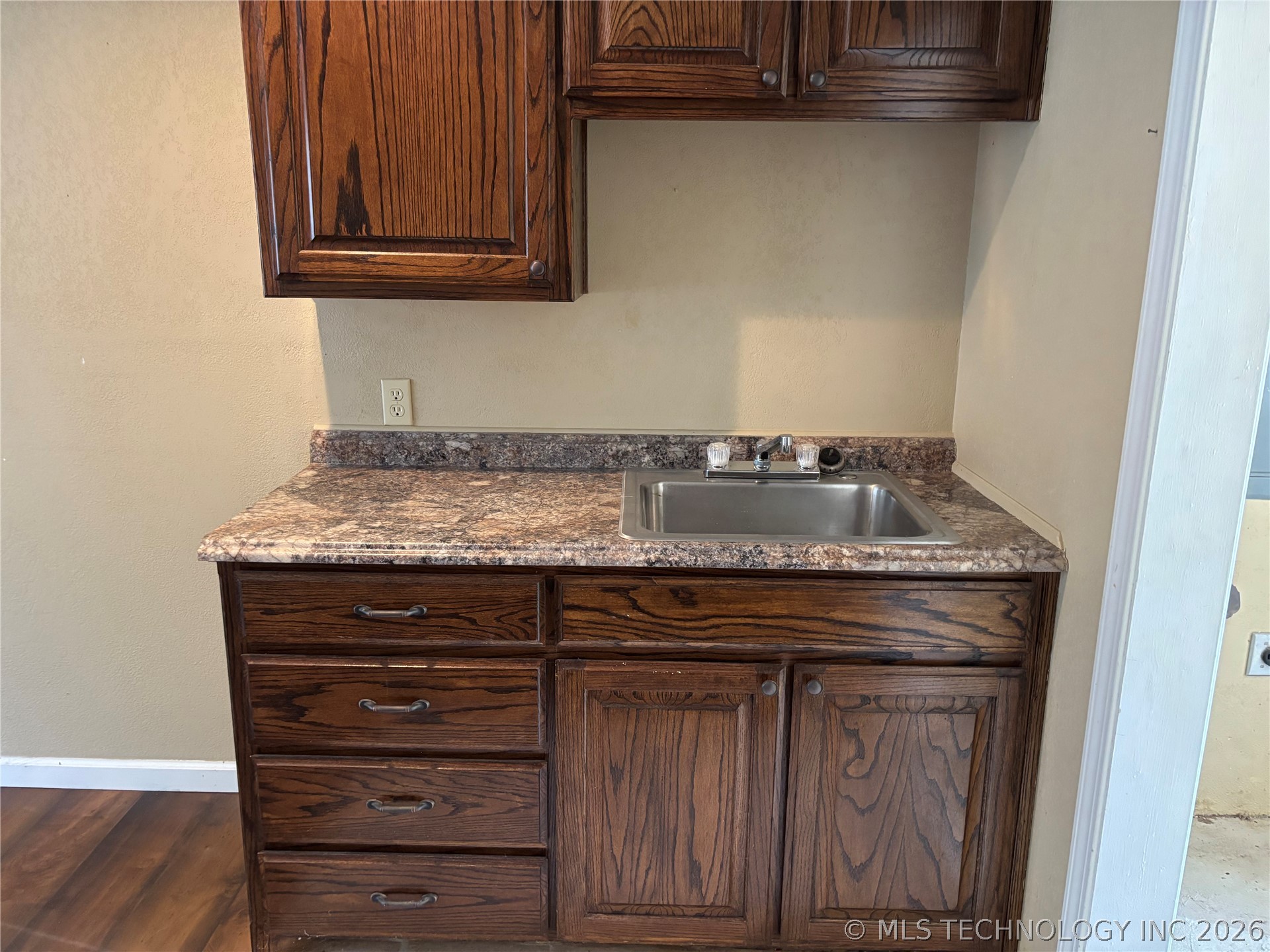 815 Campbell Street Property Photo 6