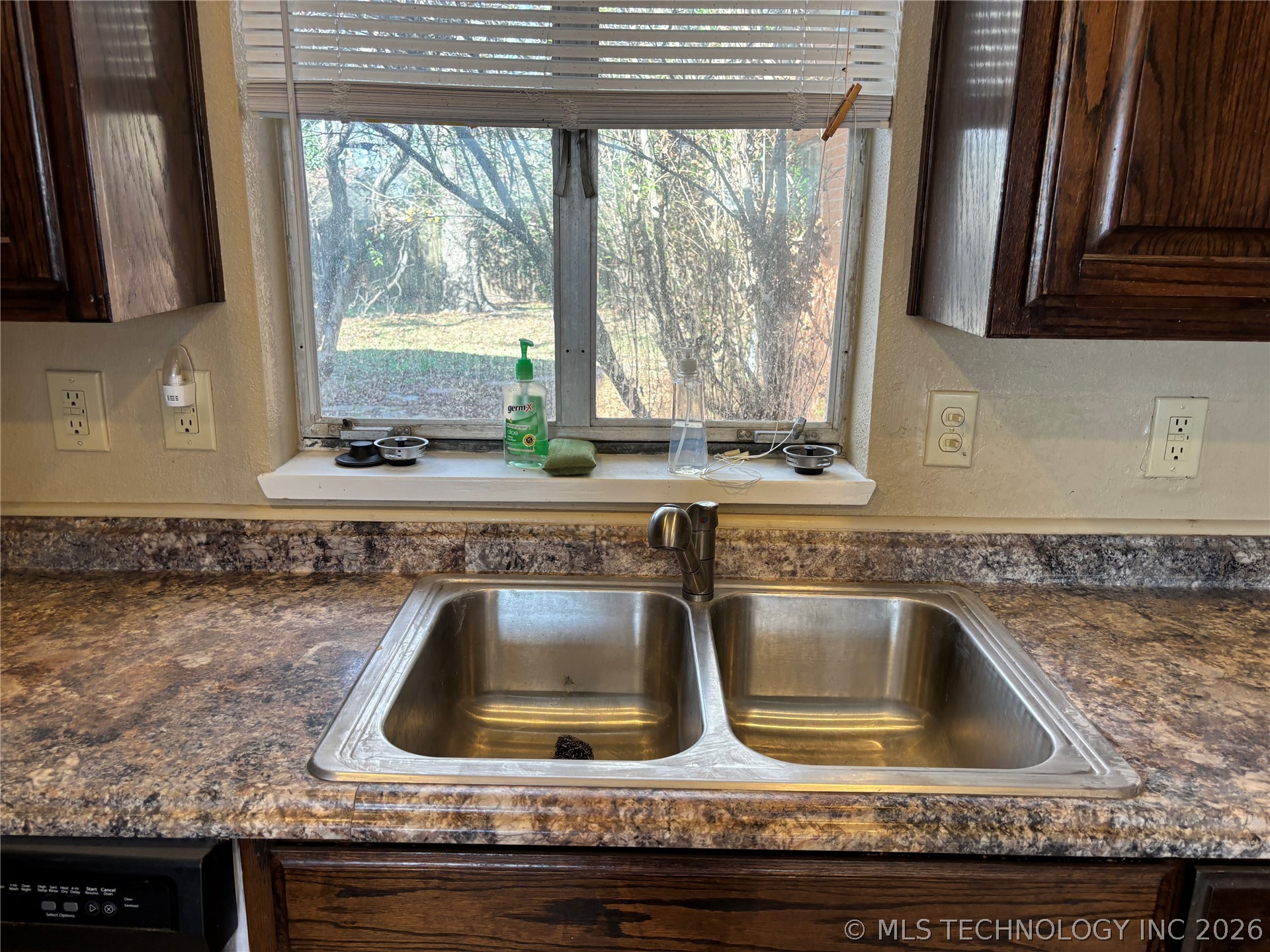 815 Campbell Street Property Photo 10