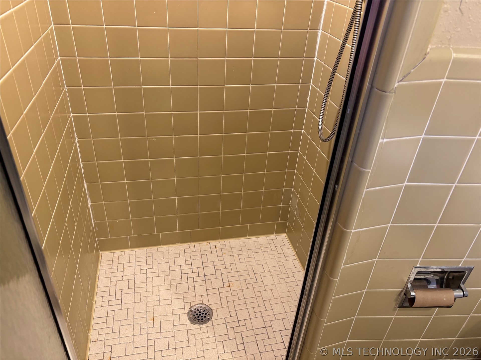 815 Campbell Street Property Photo 32