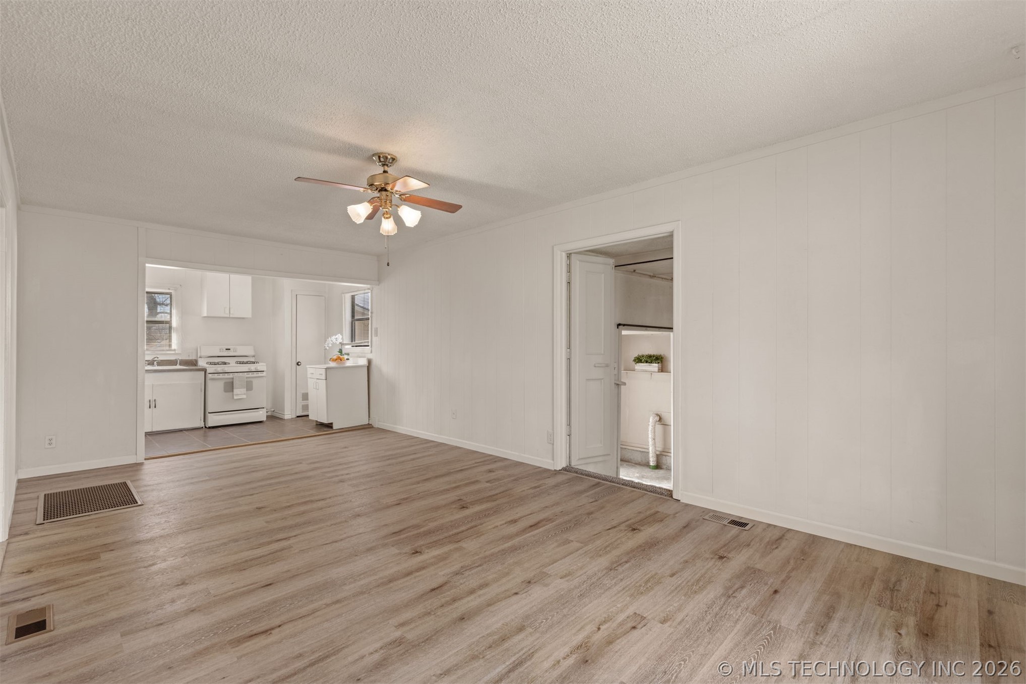 1348 N Toledo Avenue Property Photo 8