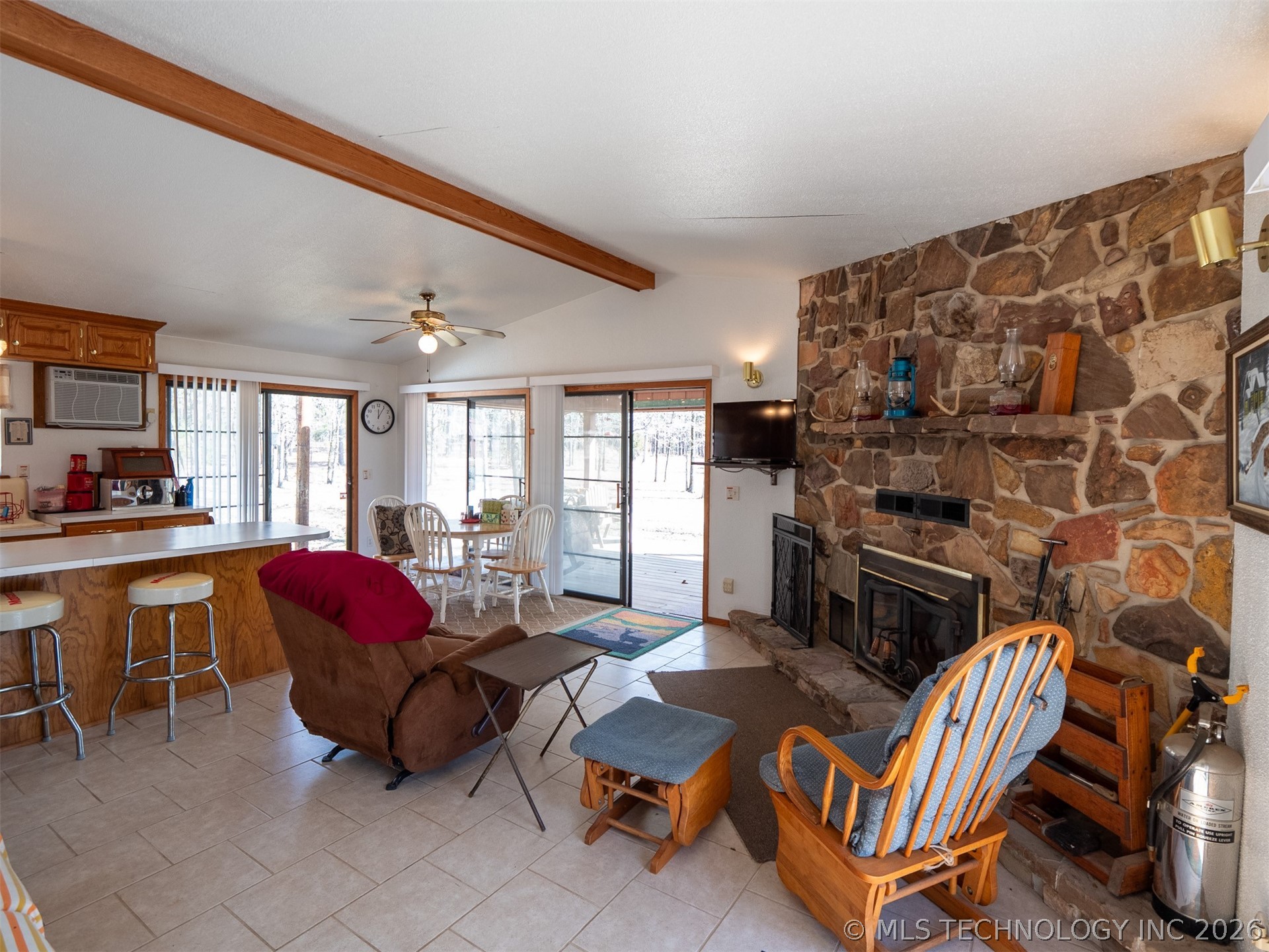 386 Ne A Property Photo 7