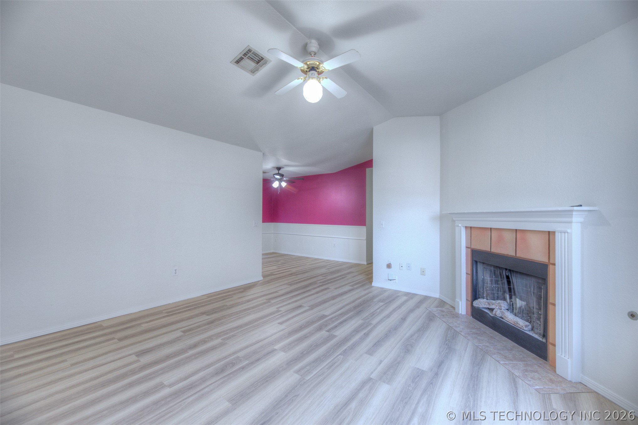 1712 W 57th Place Property Photo 3