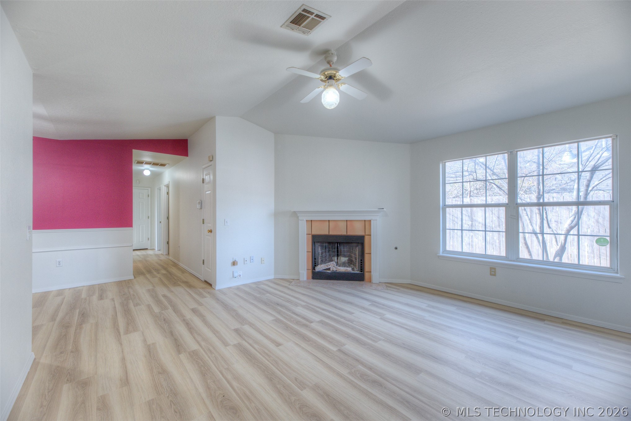 1712 W 57th Place Property Photo 4