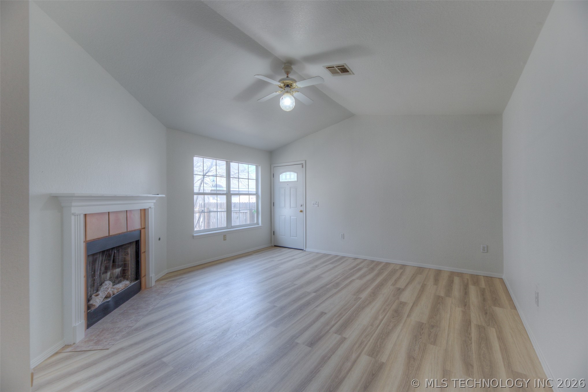 1712 W 57th Place Property Photo 5
