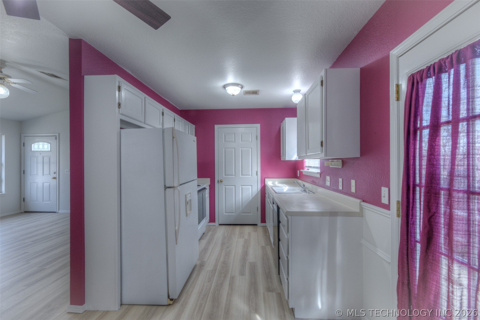 1712 W 57th Place Property Photo 6