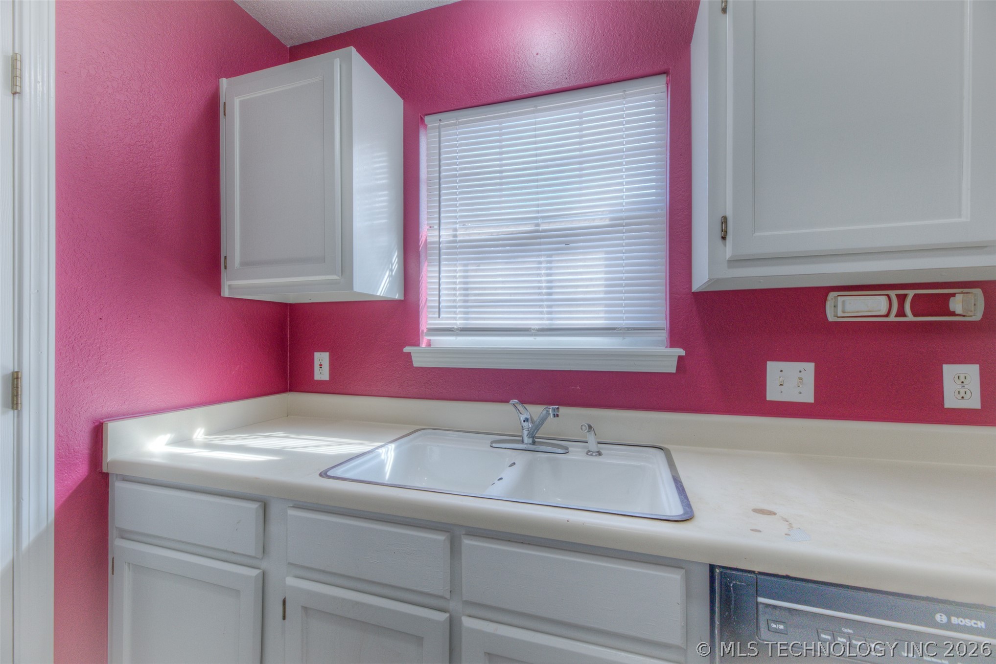 1712 W 57th Place Property Photo 7