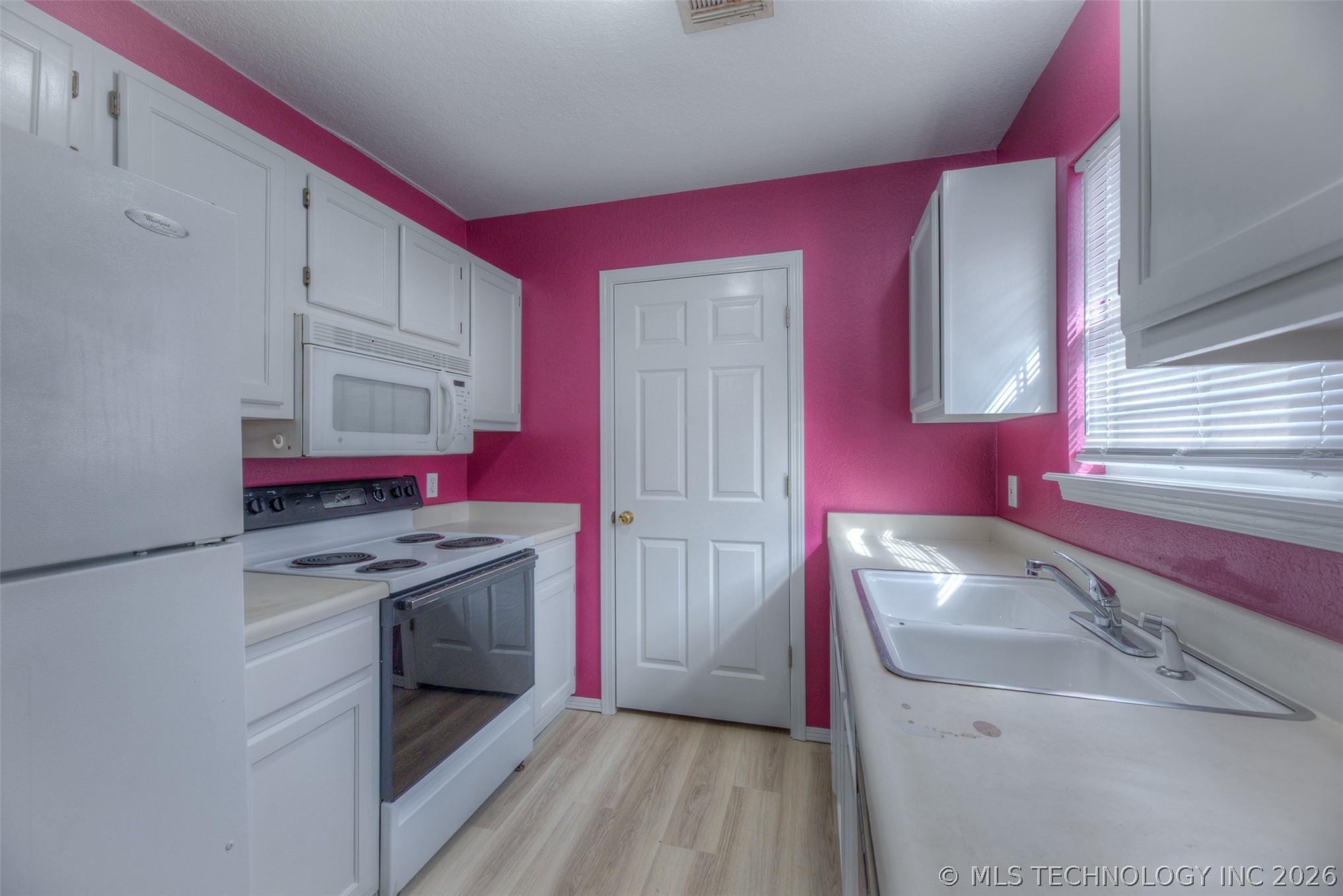 1712 W 57th Place Property Photo 9