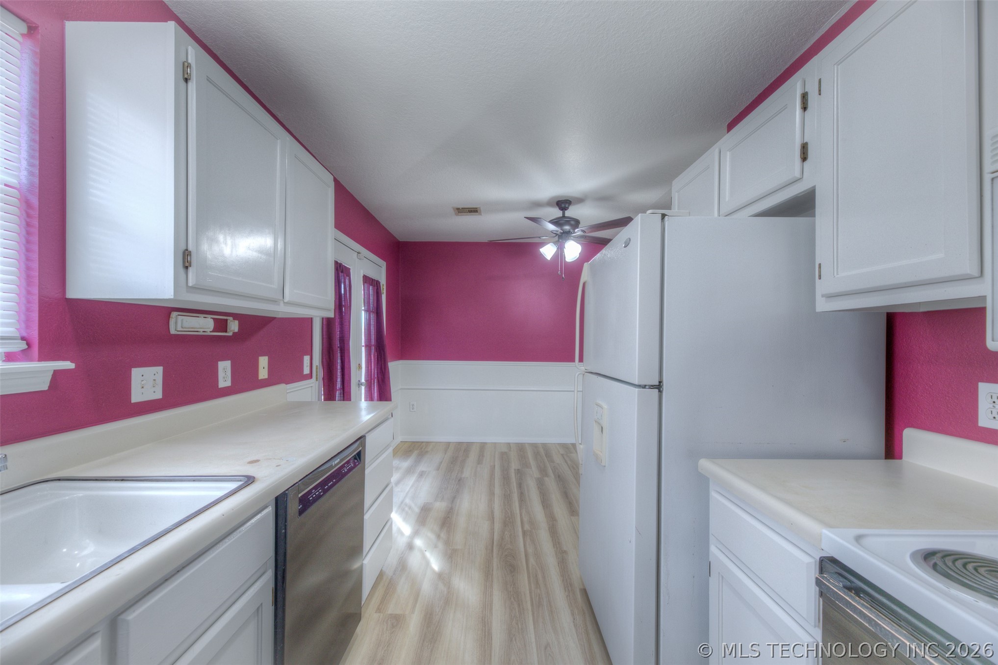 1712 W 57th Place Property Photo 10