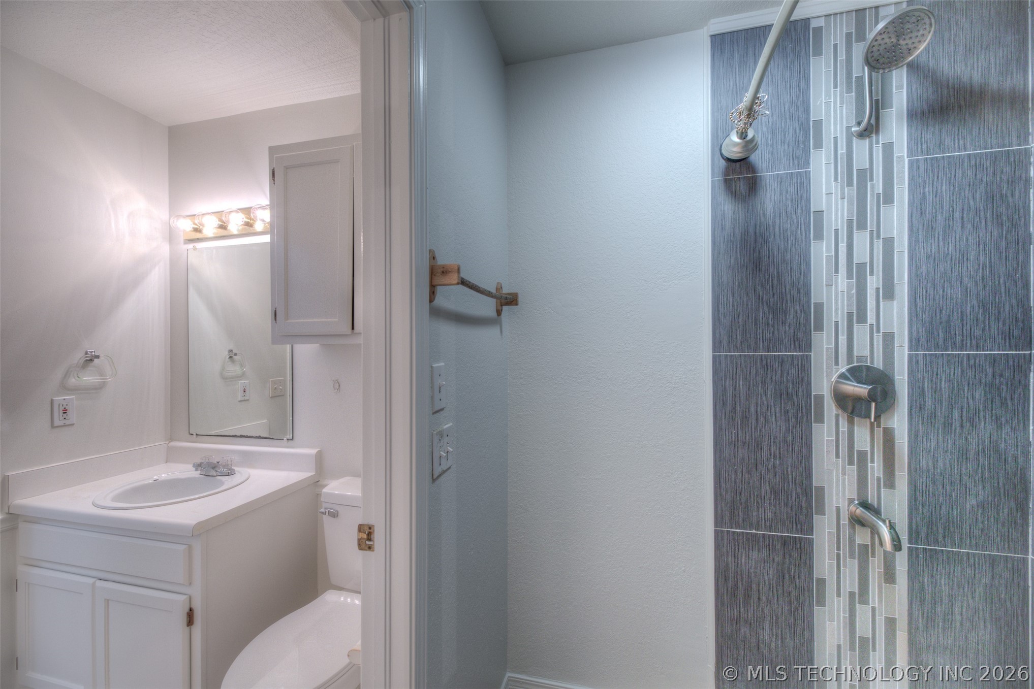 1712 W 57th Place Property Photo 16