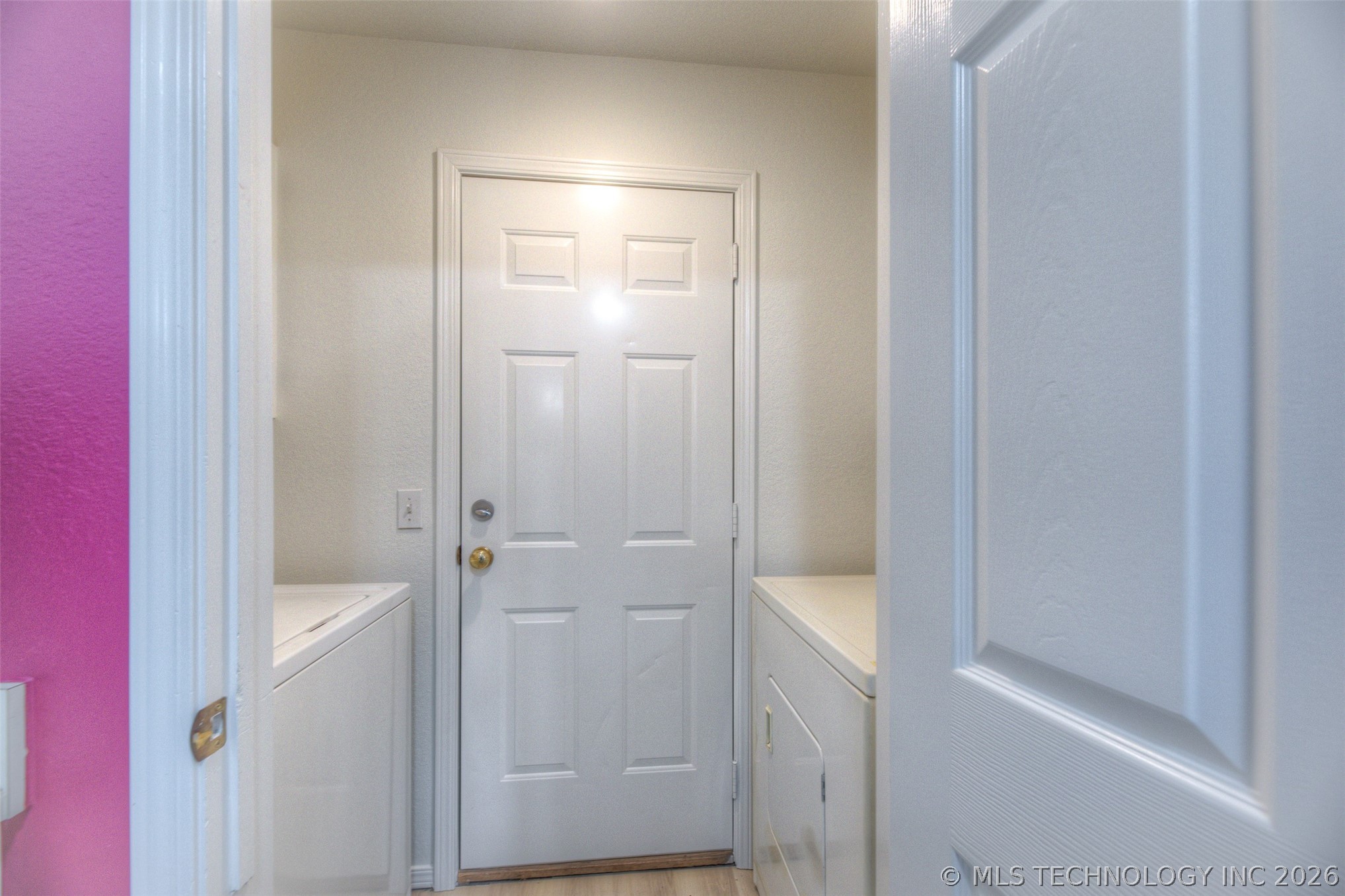 1712 W 57th Place Property Photo 20