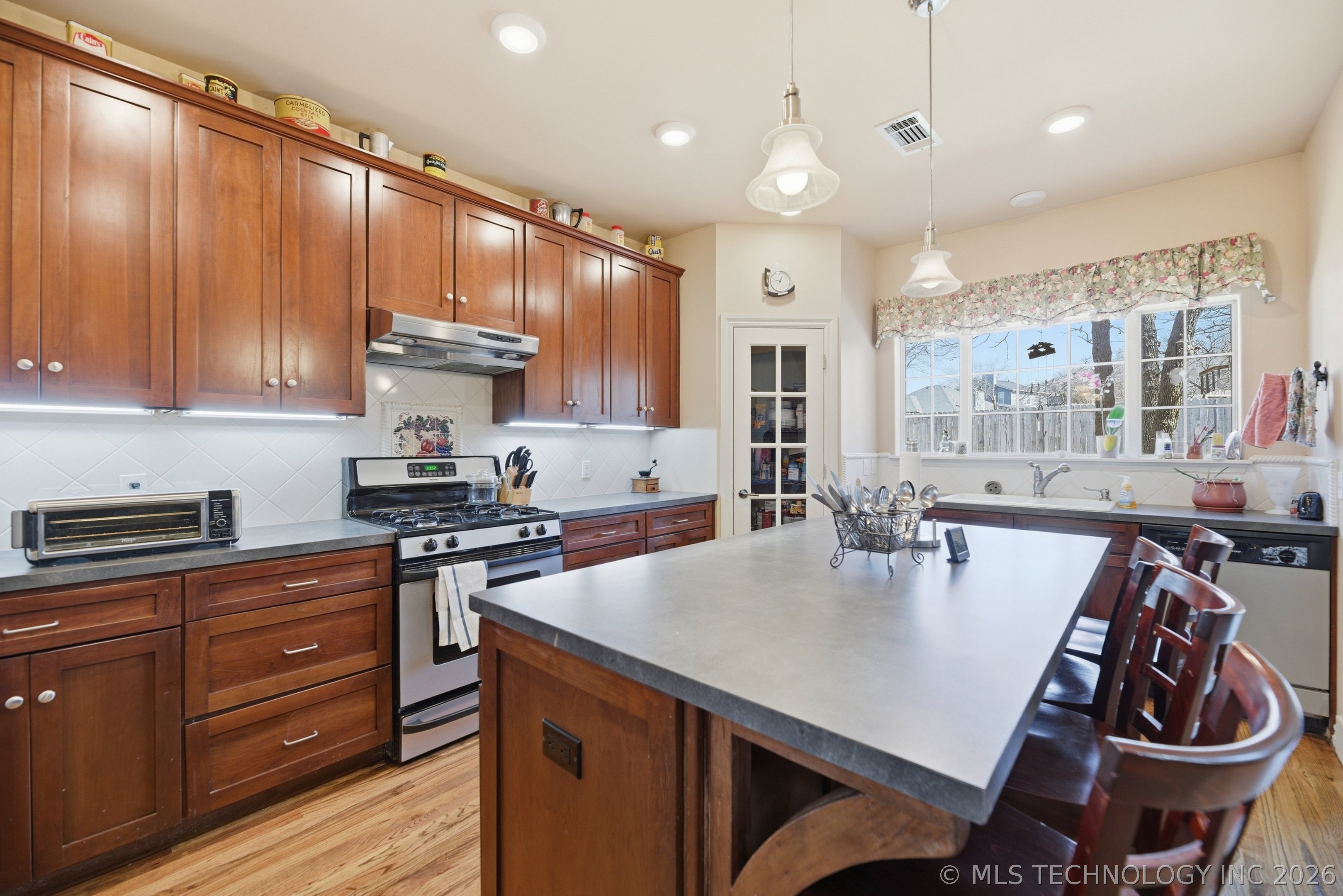 3907 S 74th West Avenue Property Photo 9