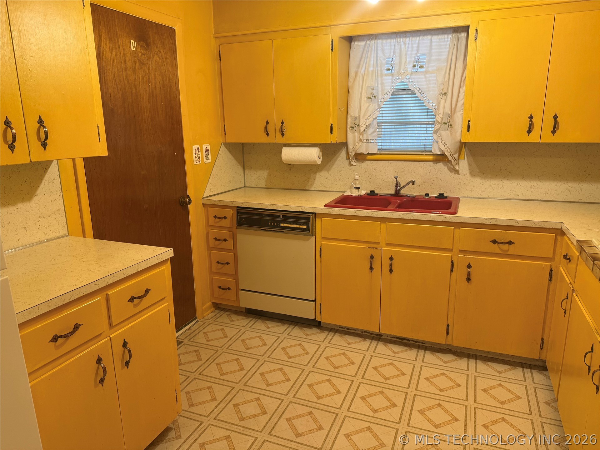 807 N C Avenue Property Photo 6