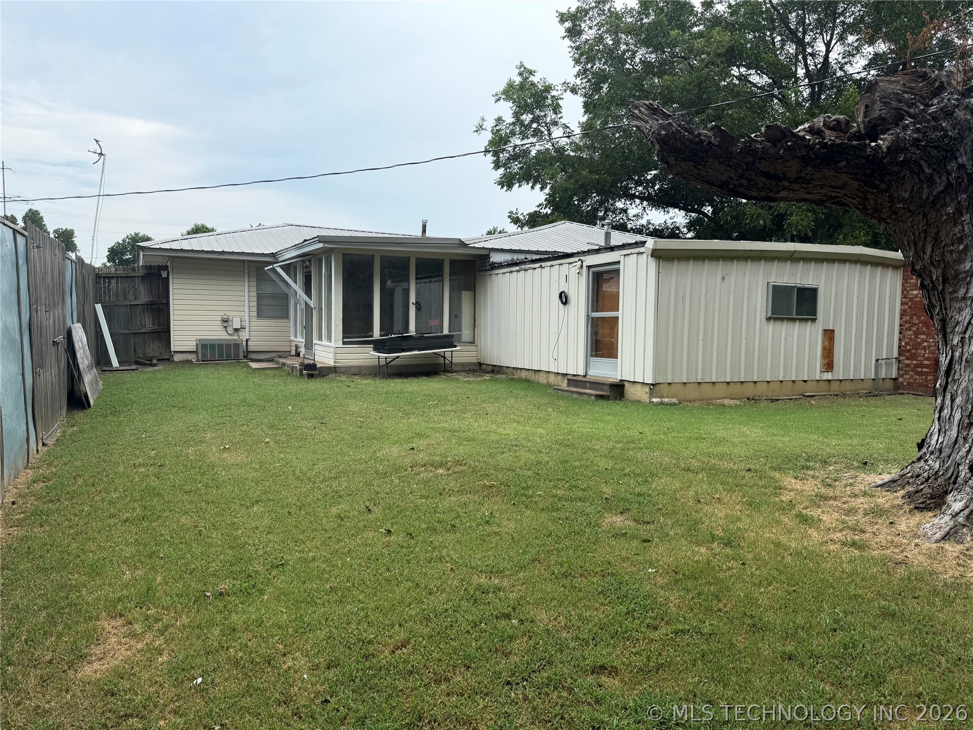 807 N C Avenue Property Photo 22