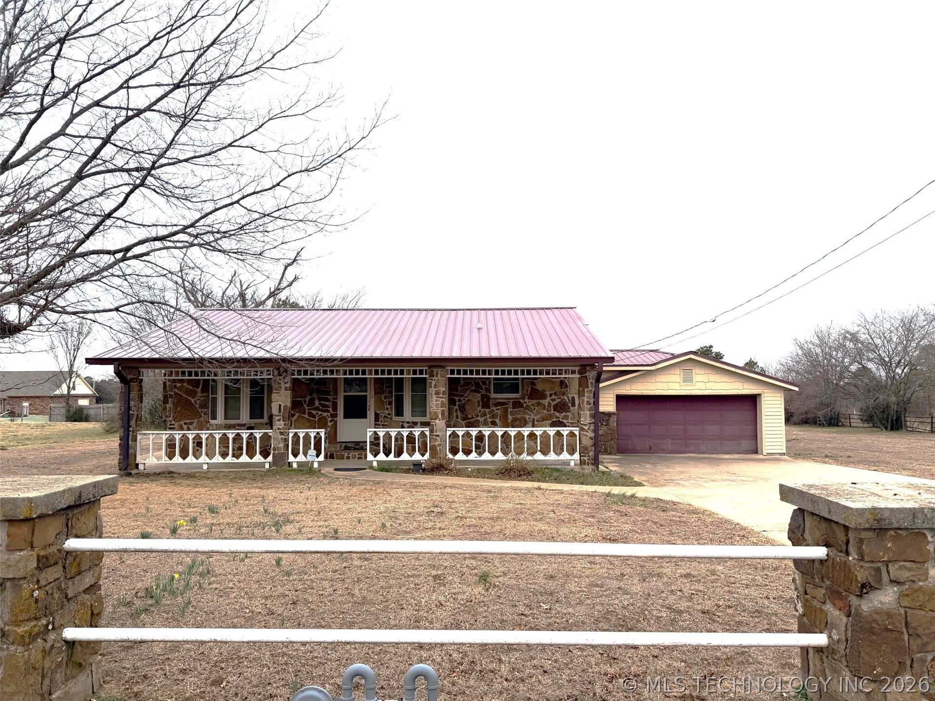 2009 N Hillcrest Drive Property Photo 3