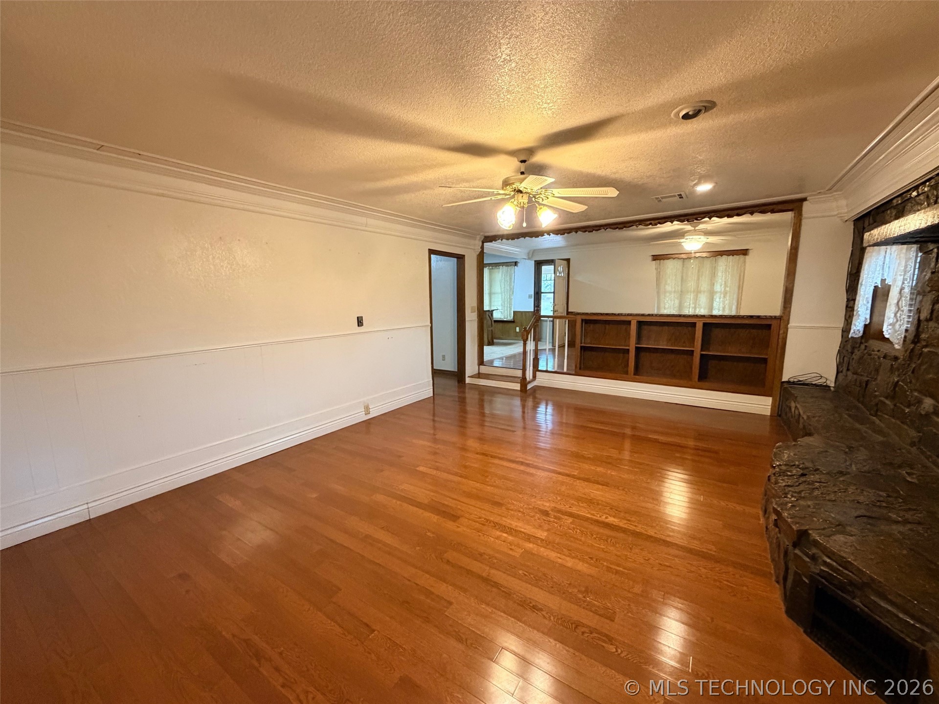 2009 N Hillcrest Drive Property Photo 8
