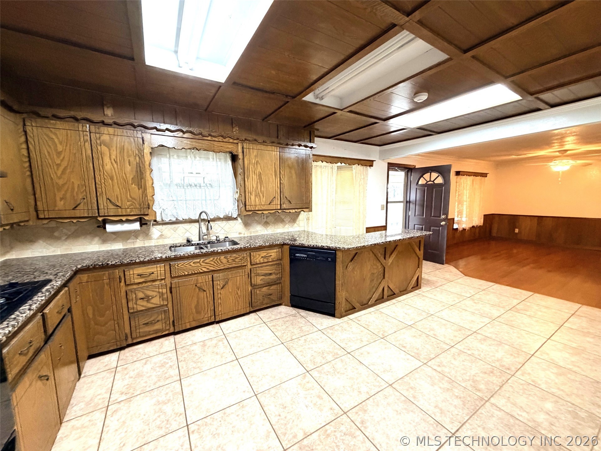 2009 N Hillcrest Drive Property Photo 11