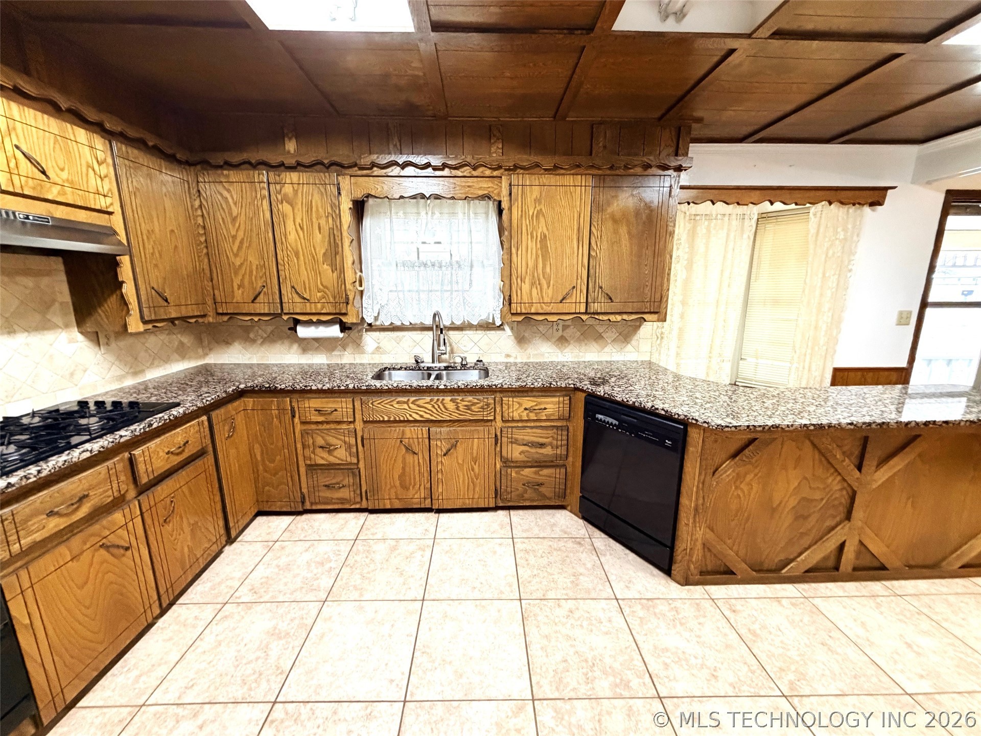 2009 N Hillcrest Drive Property Photo 12