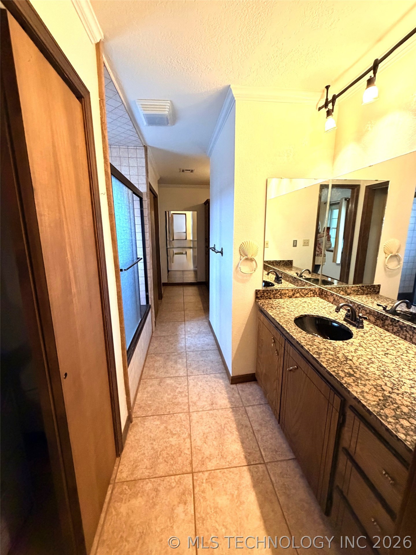 2009 N Hillcrest Drive Property Photo 18