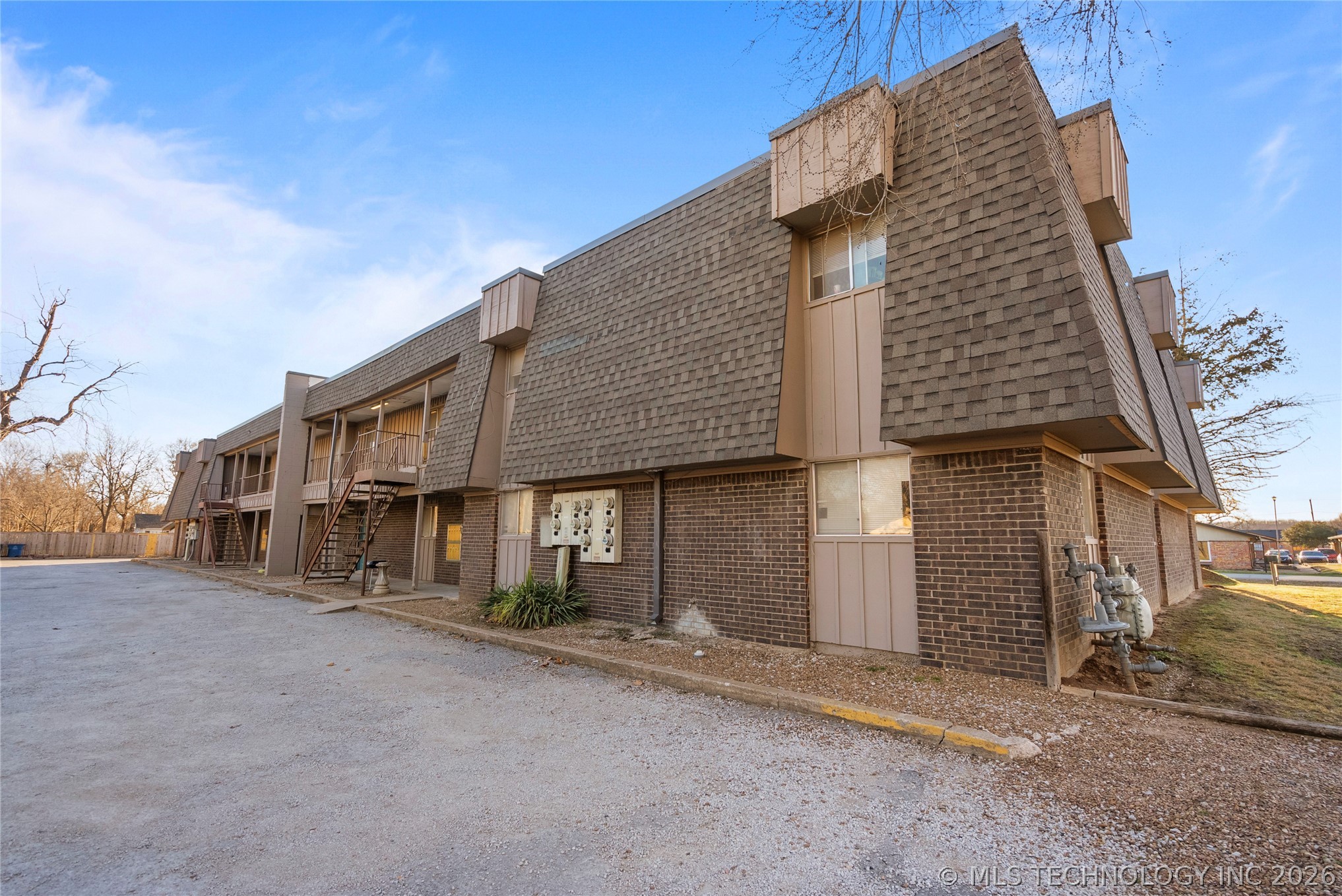 5623 S Quincy Avenue Property Photo 1