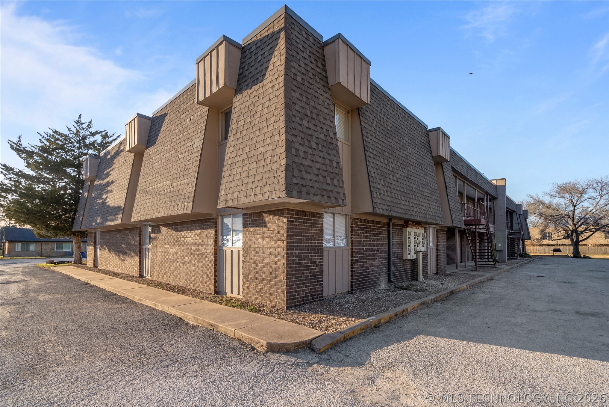 5623 S Quincy Avenue Property Photo 2