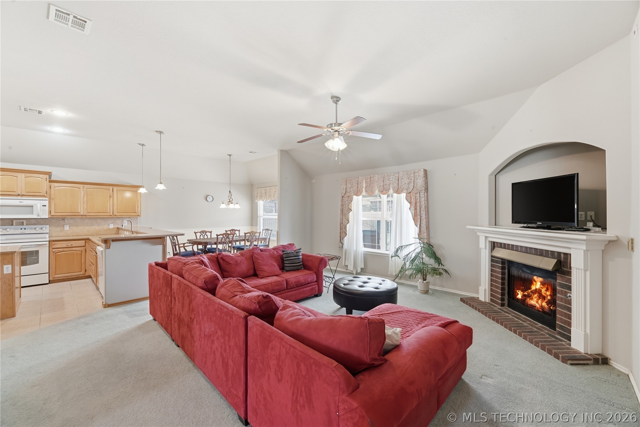 701 E Boston Street Property Photo 4