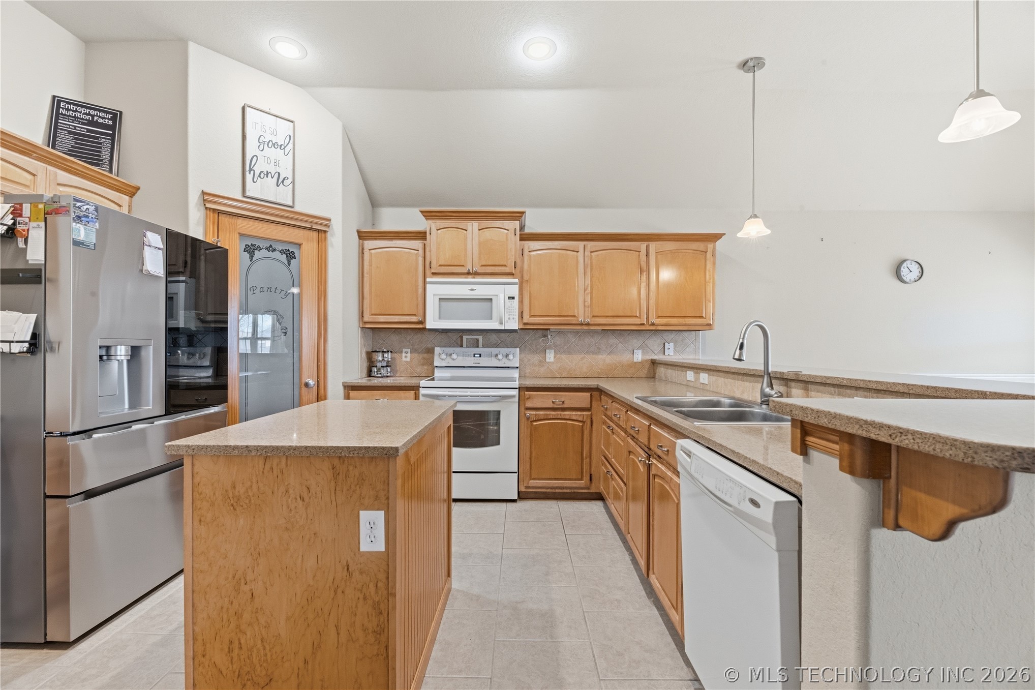 701 E Boston Street Property Photo 6