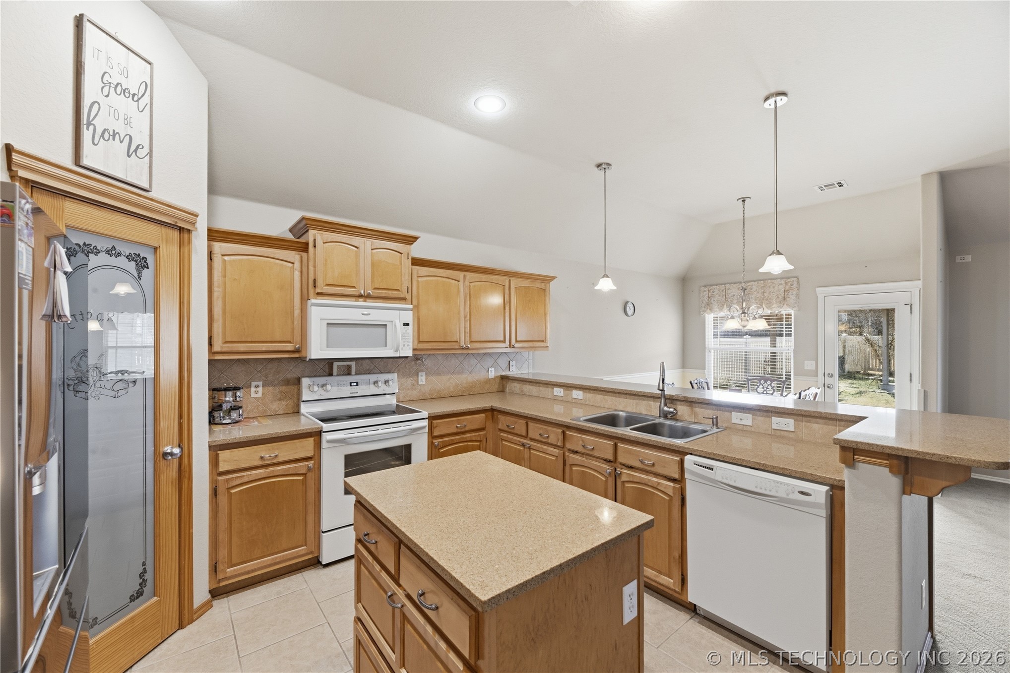 701 E Boston Street Property Photo 7