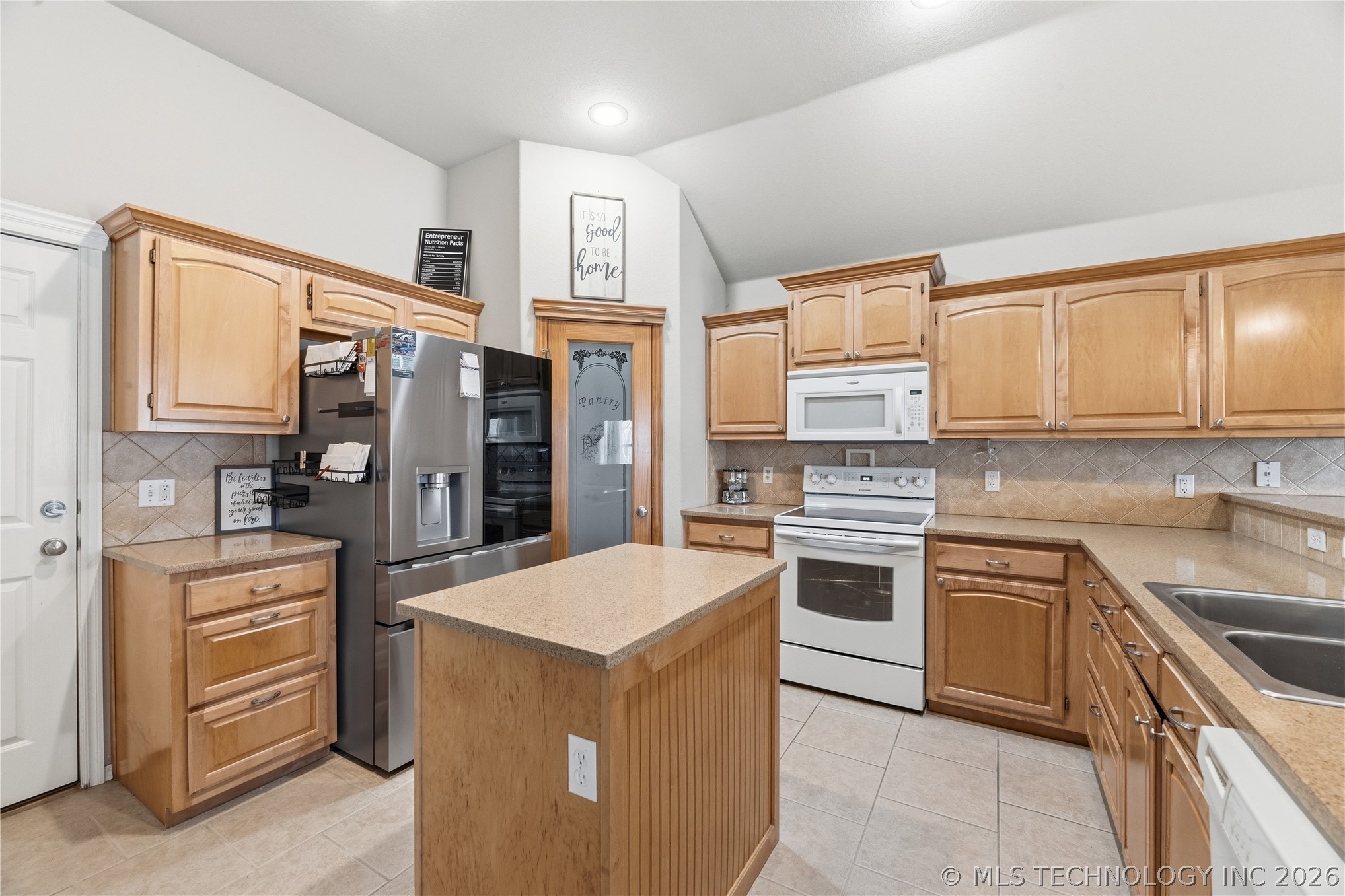 701 E Boston Street Property Photo 8