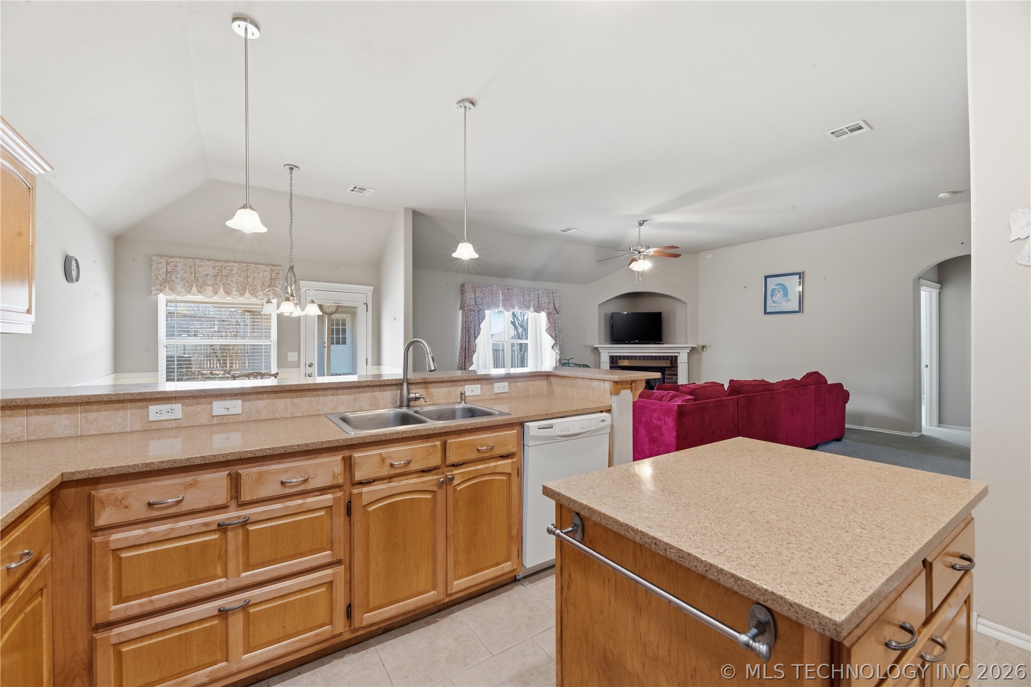 701 E Boston Street Property Photo 9