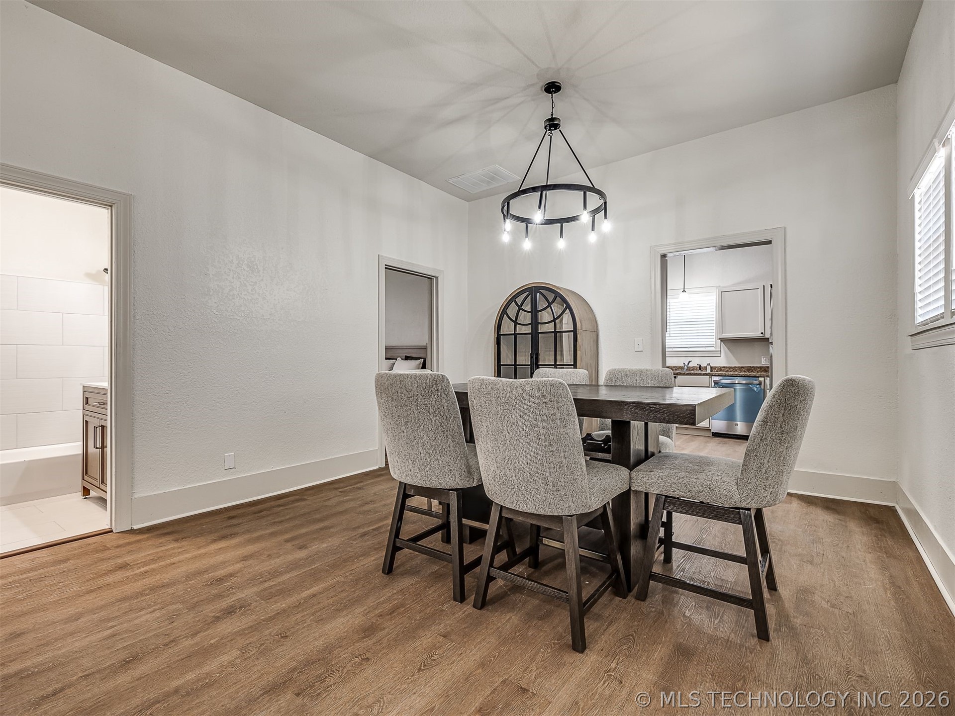 233 W Adams Avenue Property Photo 8