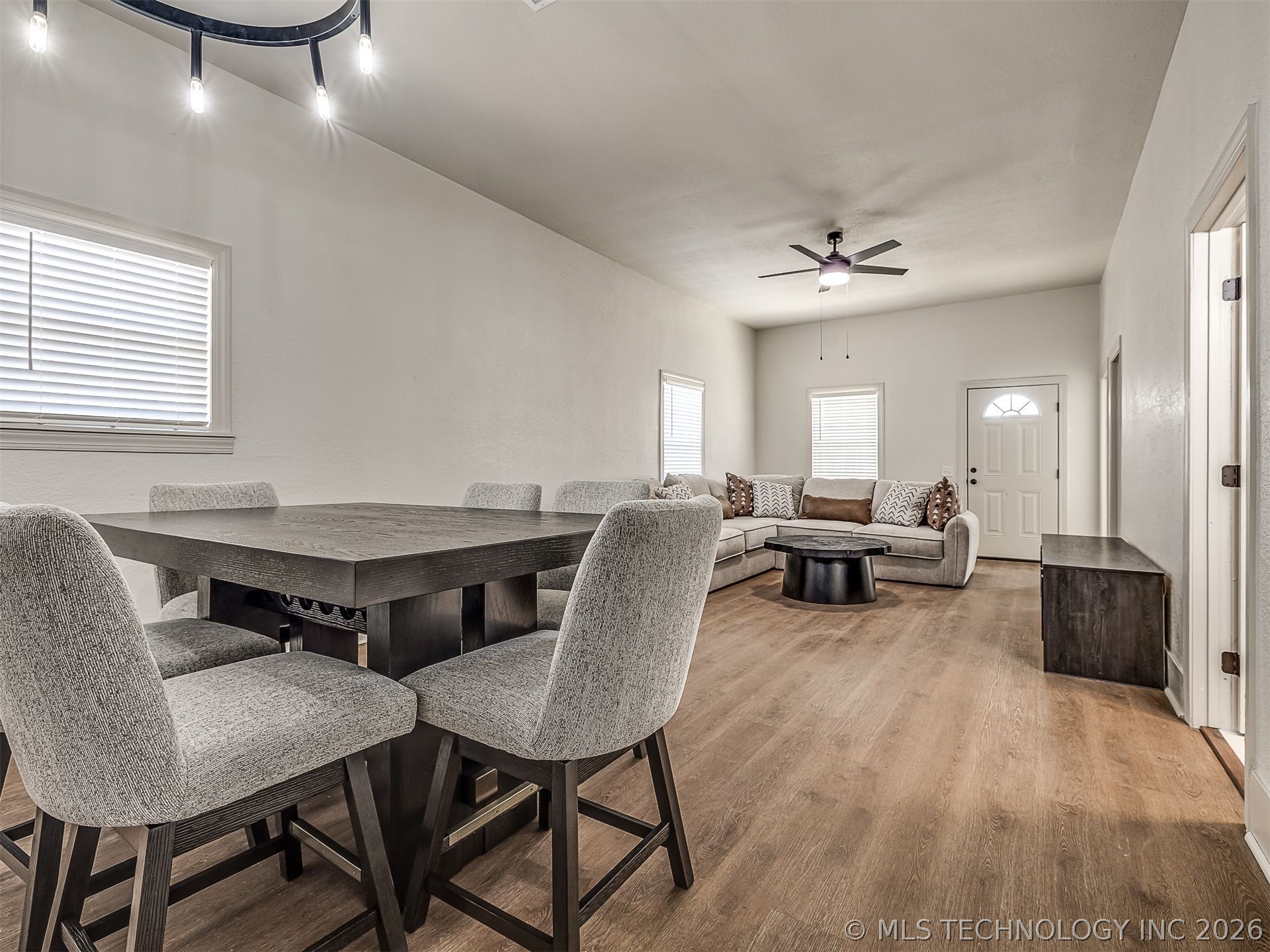 233 W Adams Avenue Property Photo 9