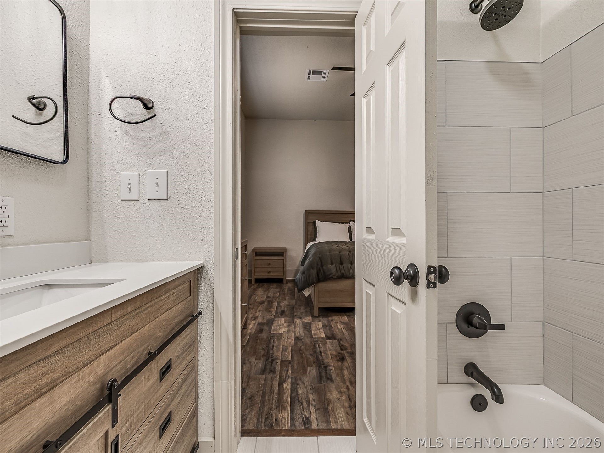 233 W Adams Avenue Property Photo 21