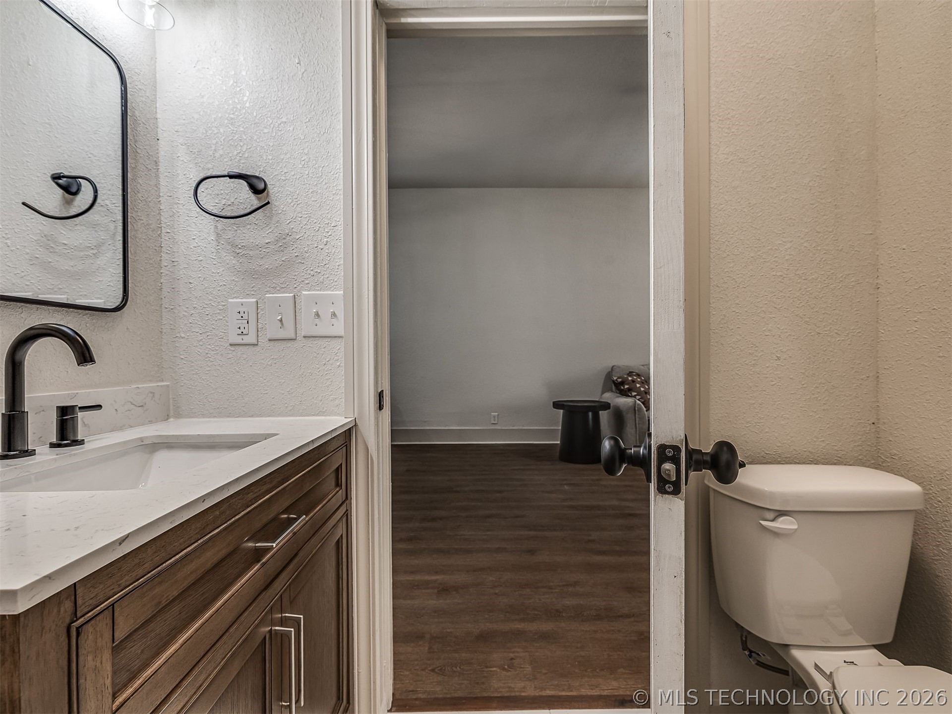 233 W Adams Avenue Property Photo 28