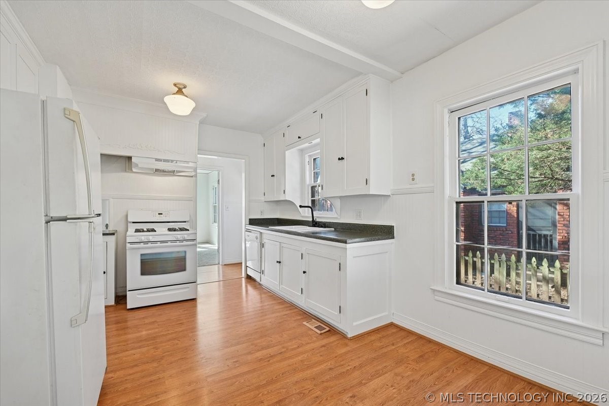 2608 E 13th Place Property Photo 14