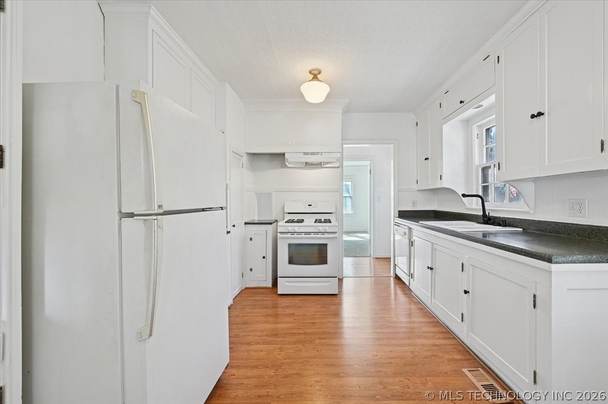 2608 E 13th Place Property Photo 15