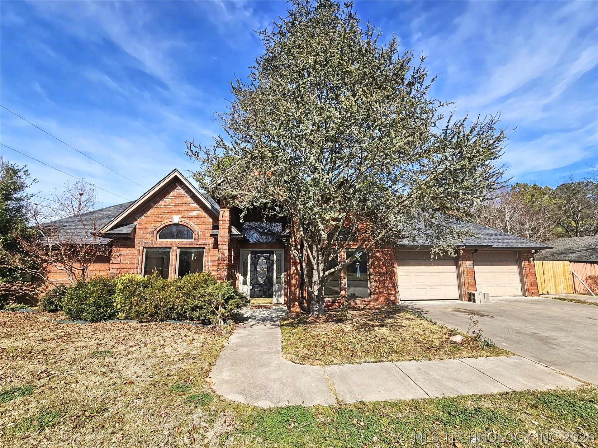 502 W 3rd Place Property Photo 1