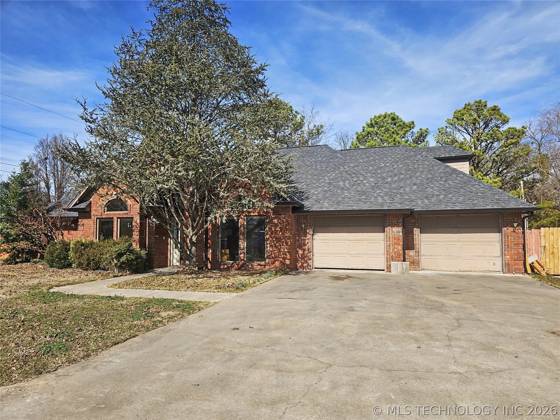 502 W 3rd Place Property Photo 4