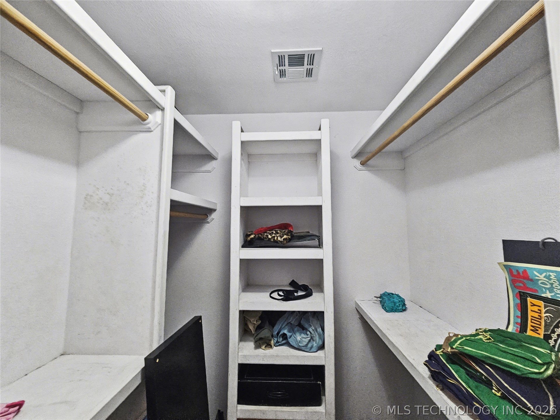 502 W 3rd Place Property Photo 30