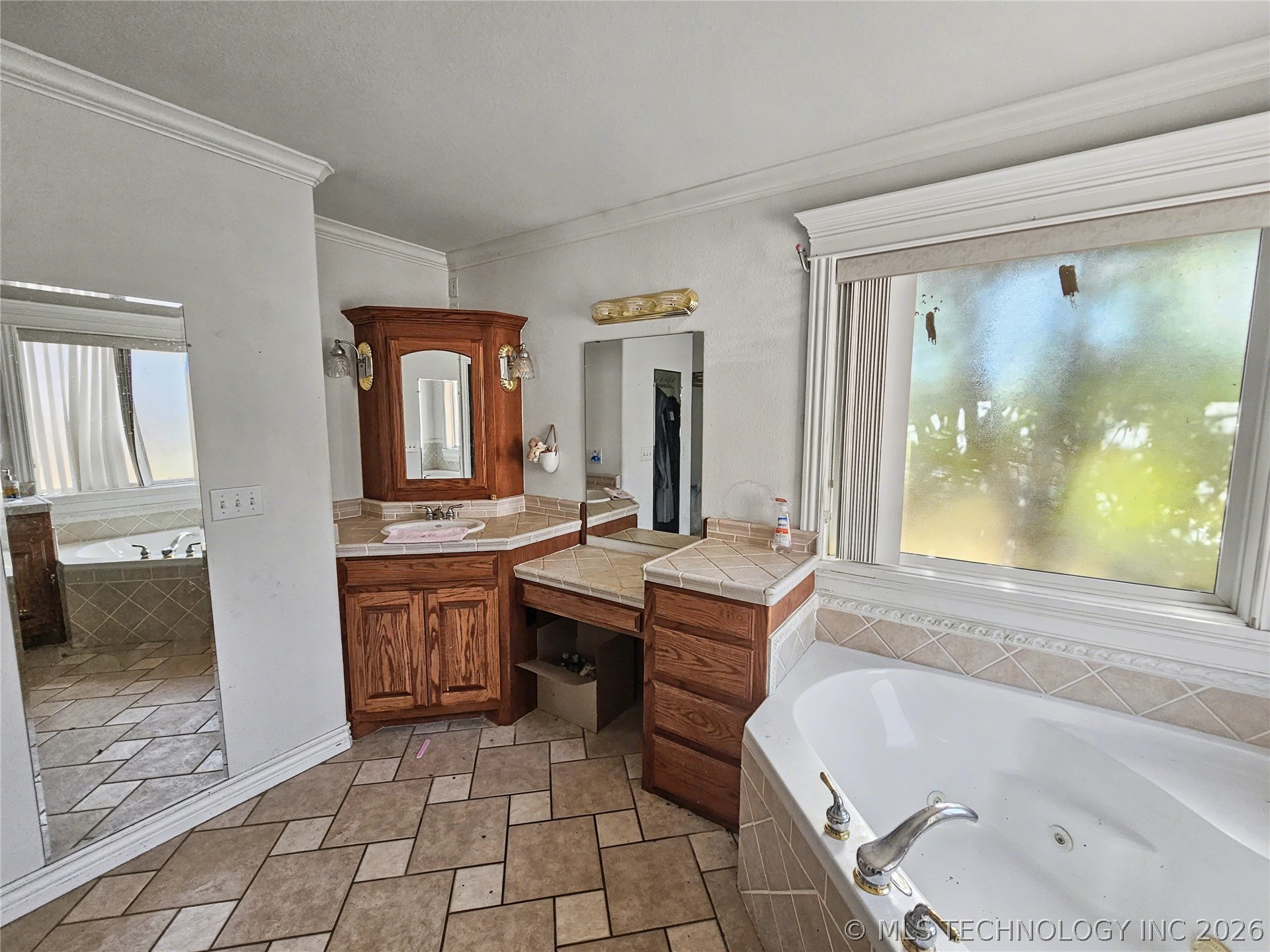 502 W 3rd Place Property Photo 37