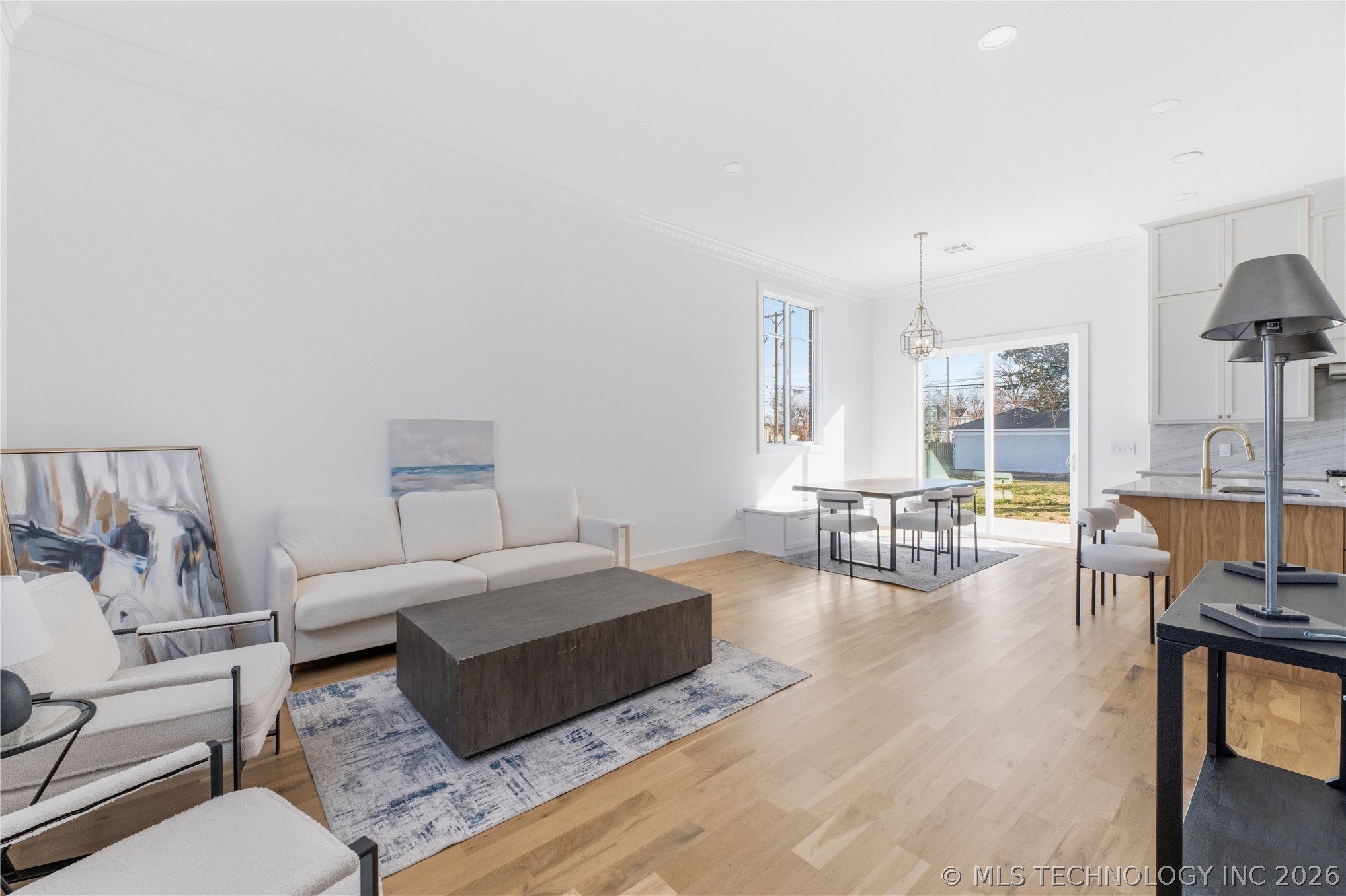 402 S Wyandotte Avenue Property Photo 6