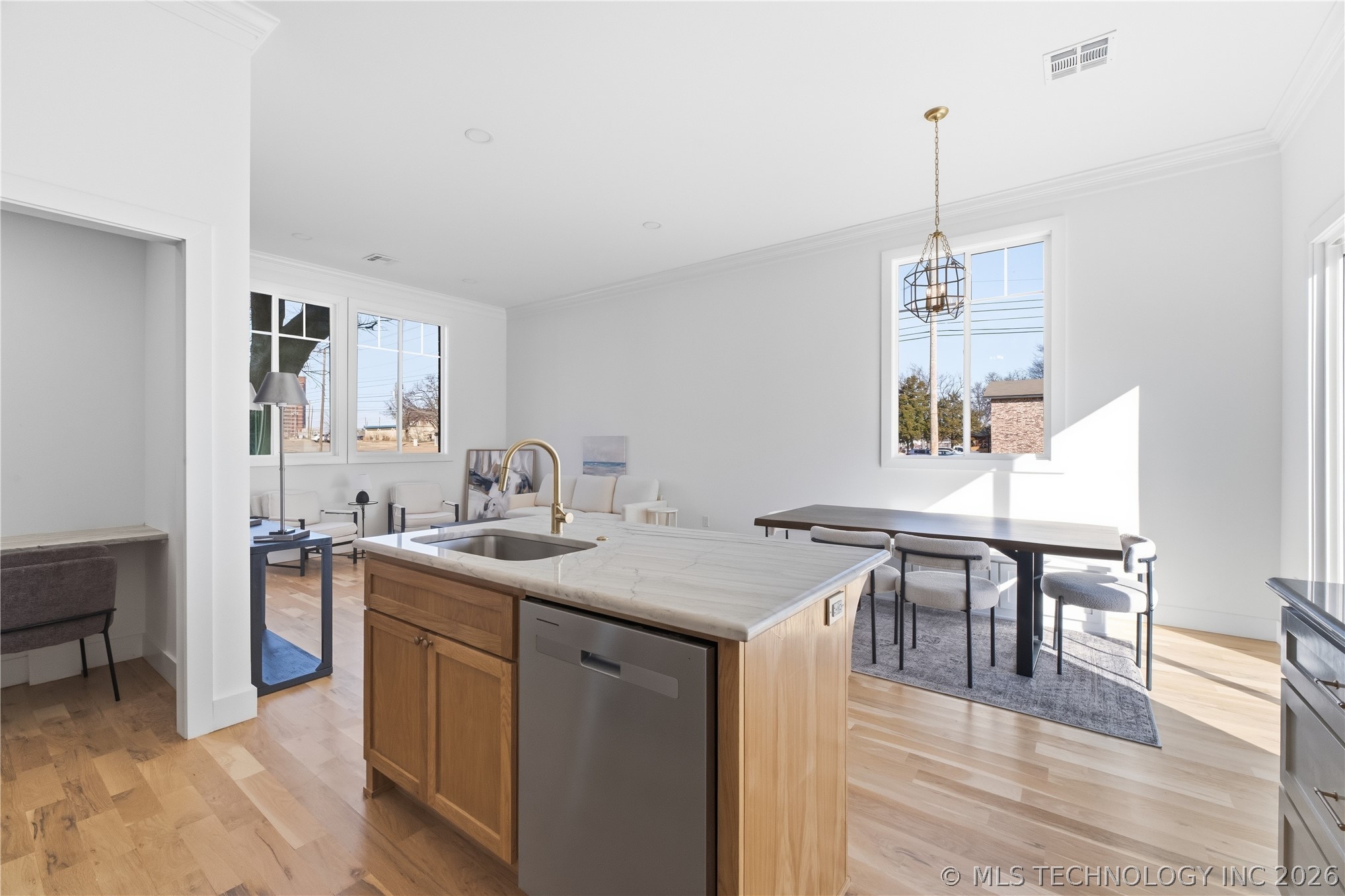 402 S Wyandotte Avenue Property Photo 11