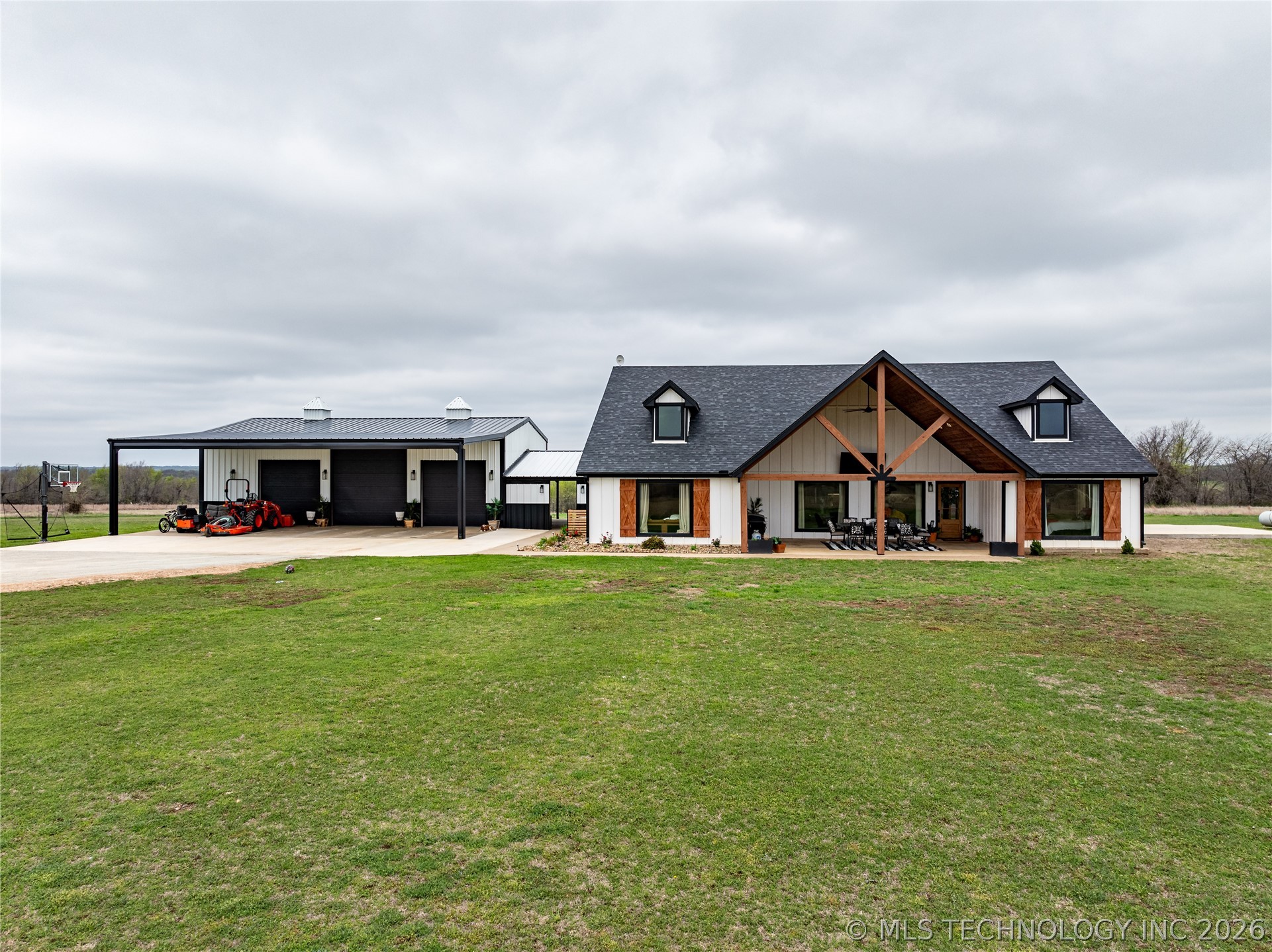 10189 Muncrief Road Property Photo 1