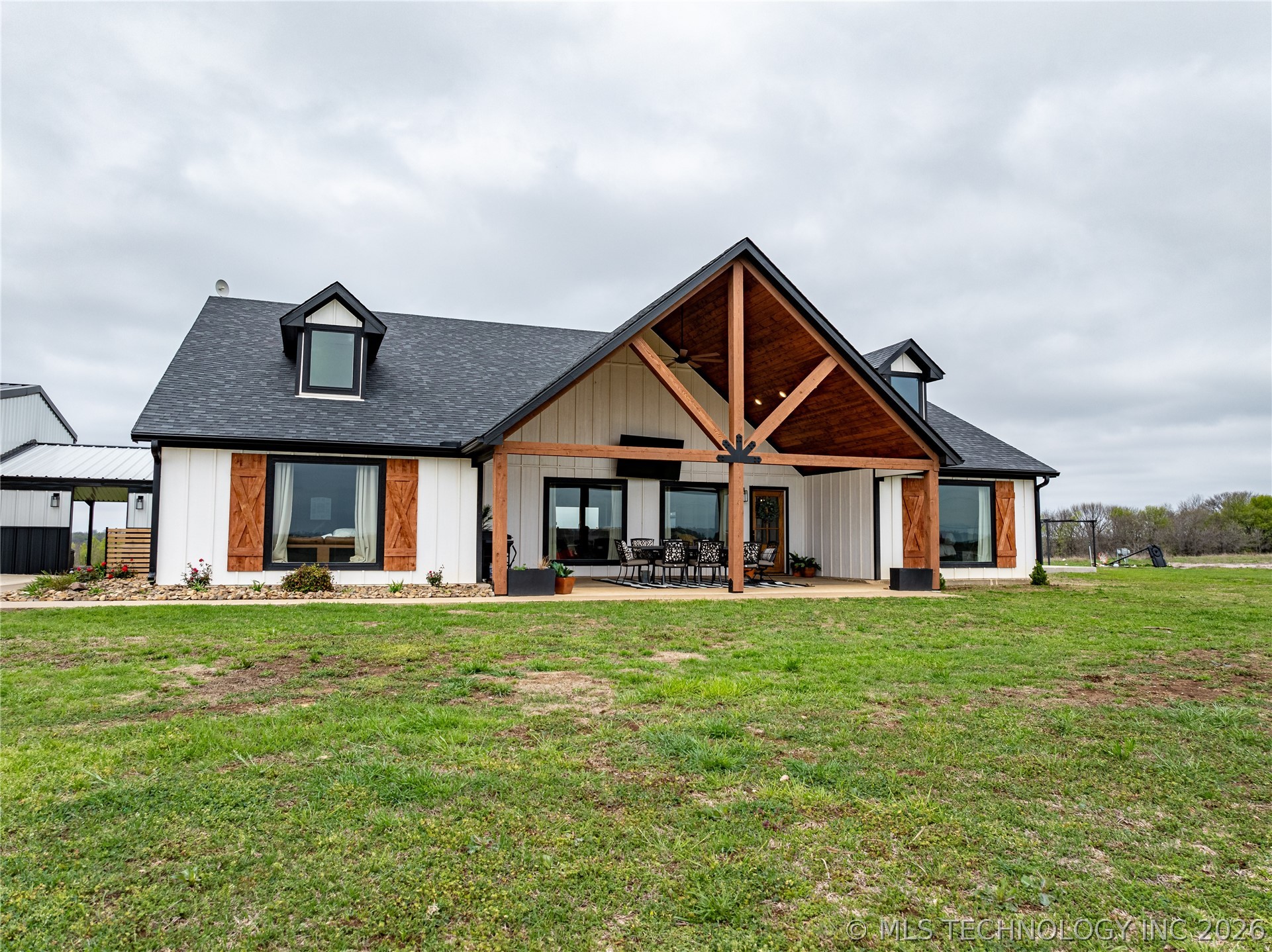 10189 Muncrief Road Property Photo 3