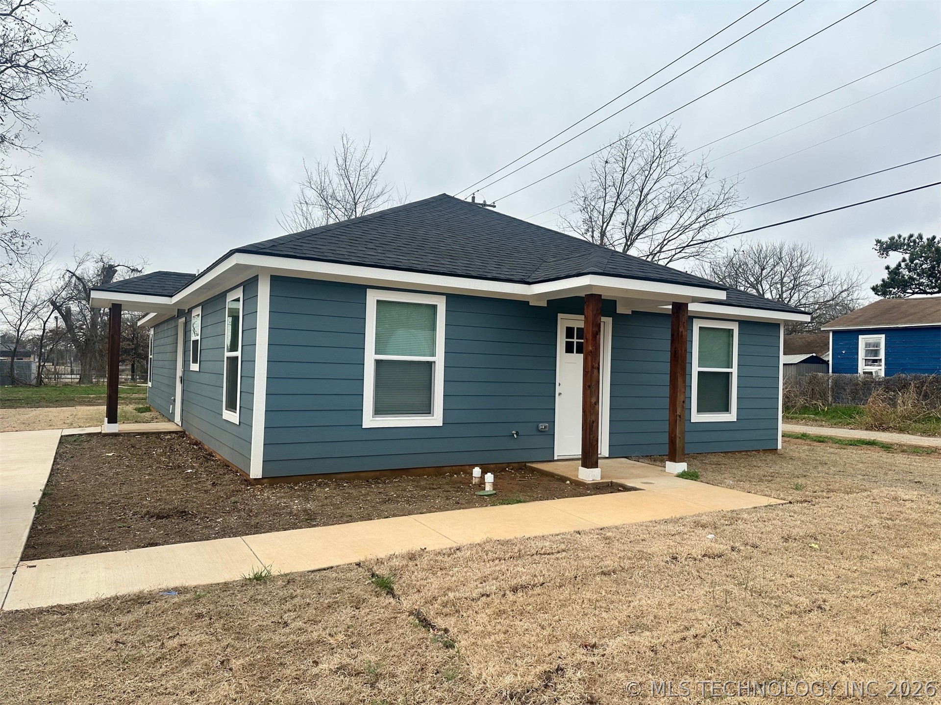 221 E Elm Street Property Photo 1