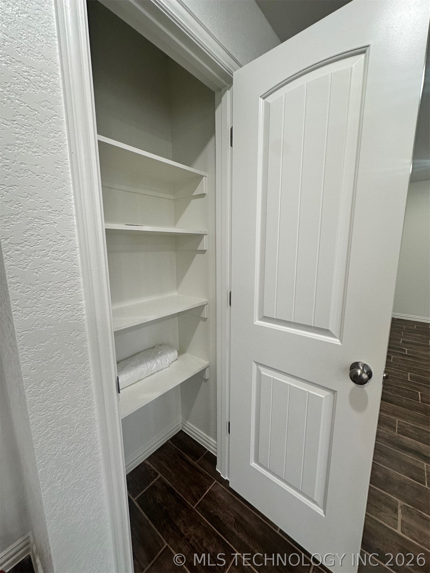 221 E Elm Street Property Photo 8