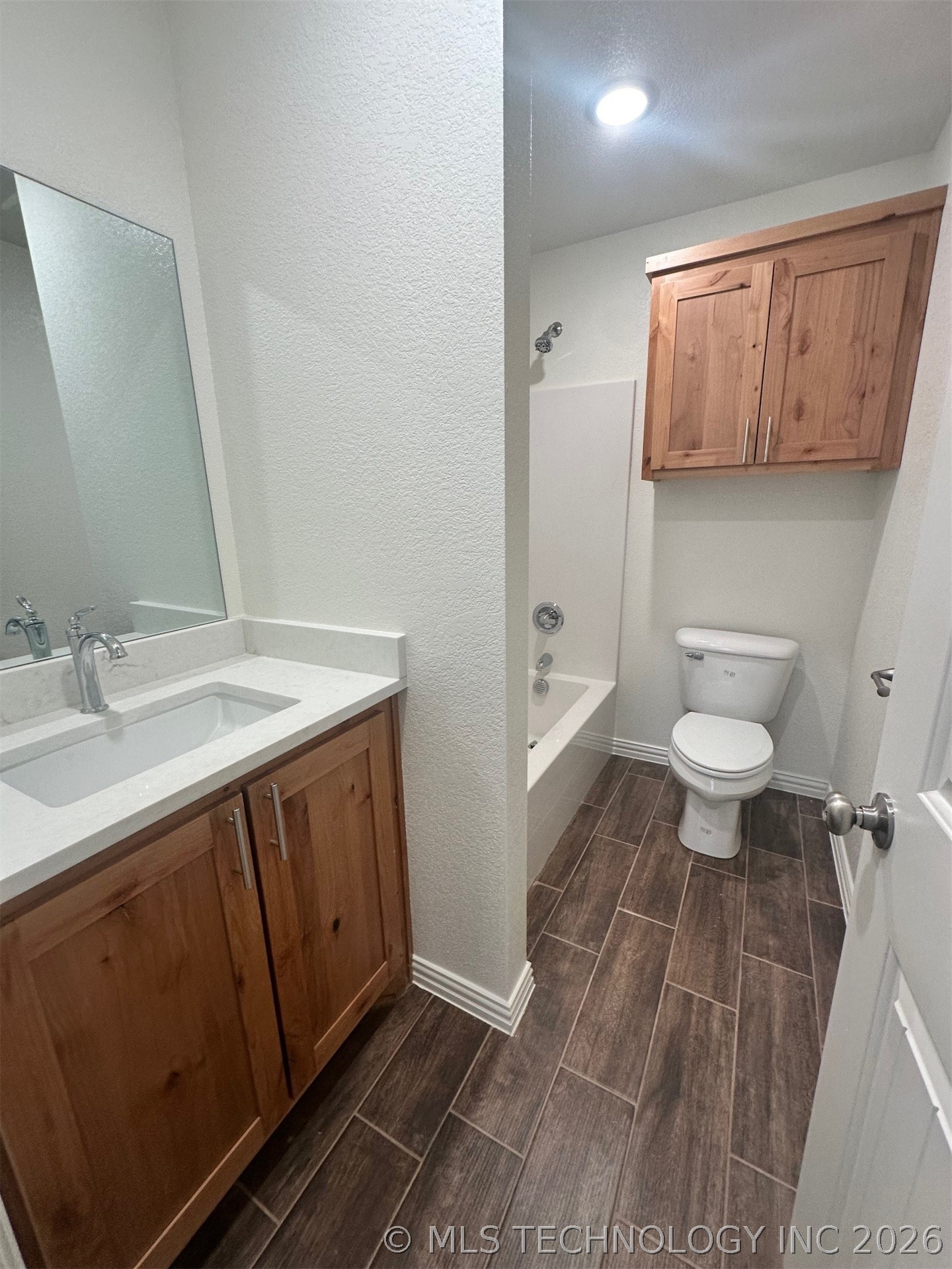 221 E Elm Street Property Photo 12