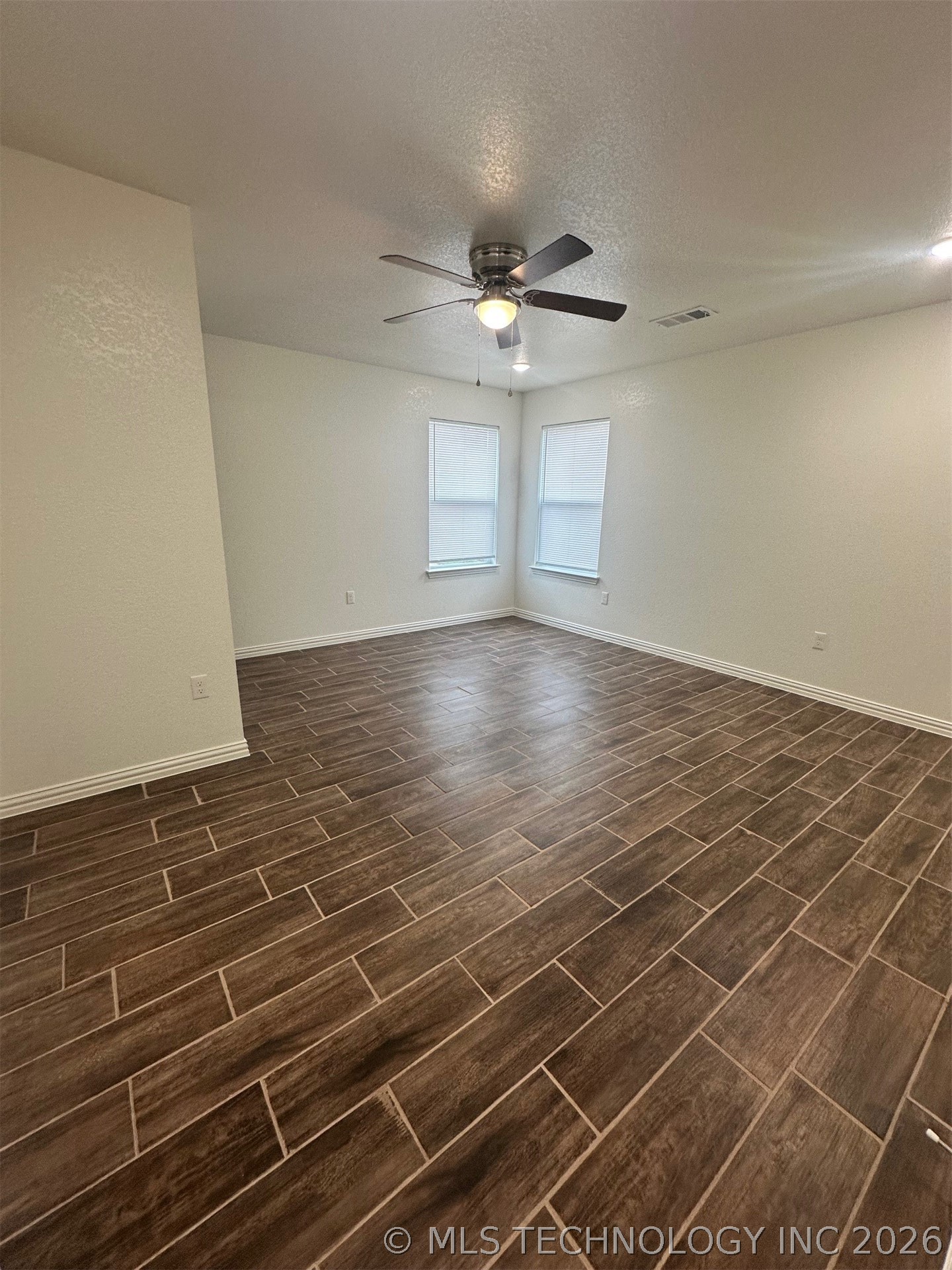 221 E Elm Street Property Photo 15