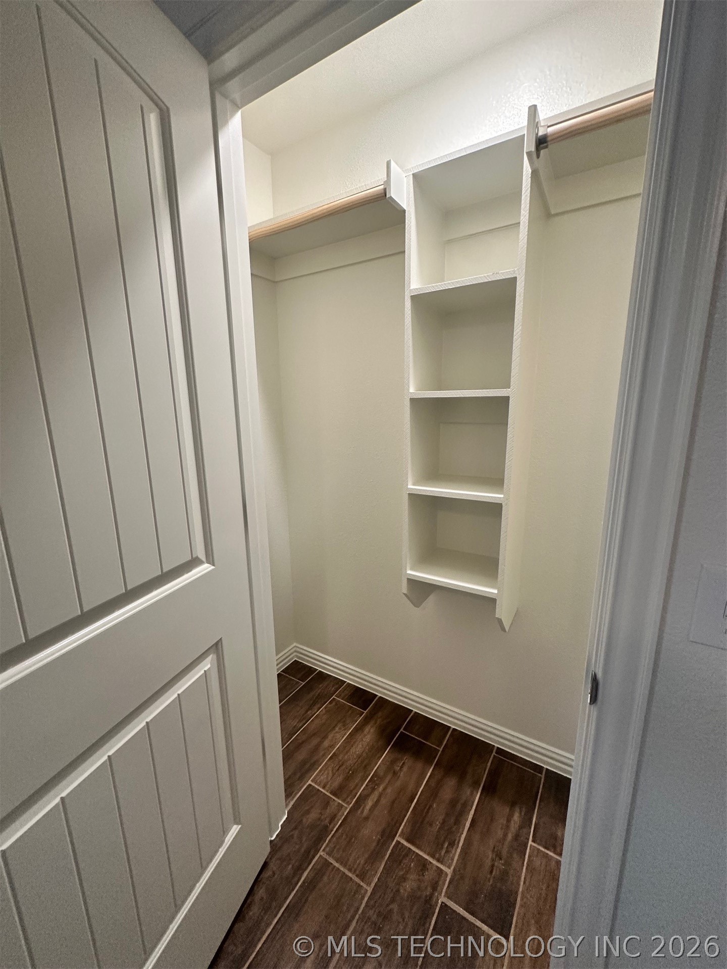 221 E Elm Street Property Photo 16