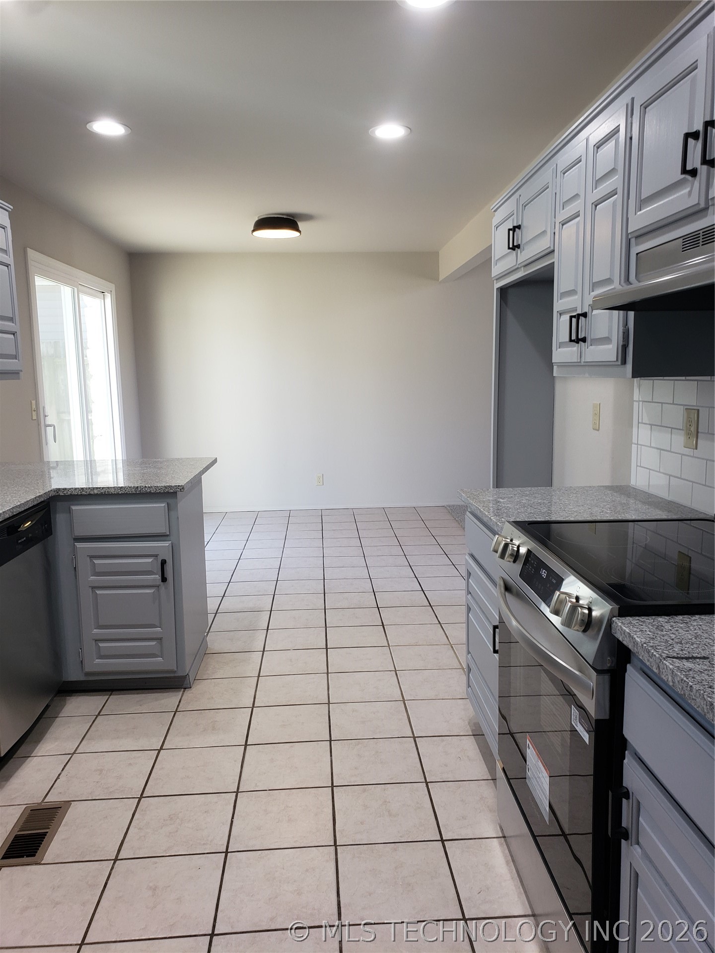 9225 S 91st East Avenue Property Photo 3